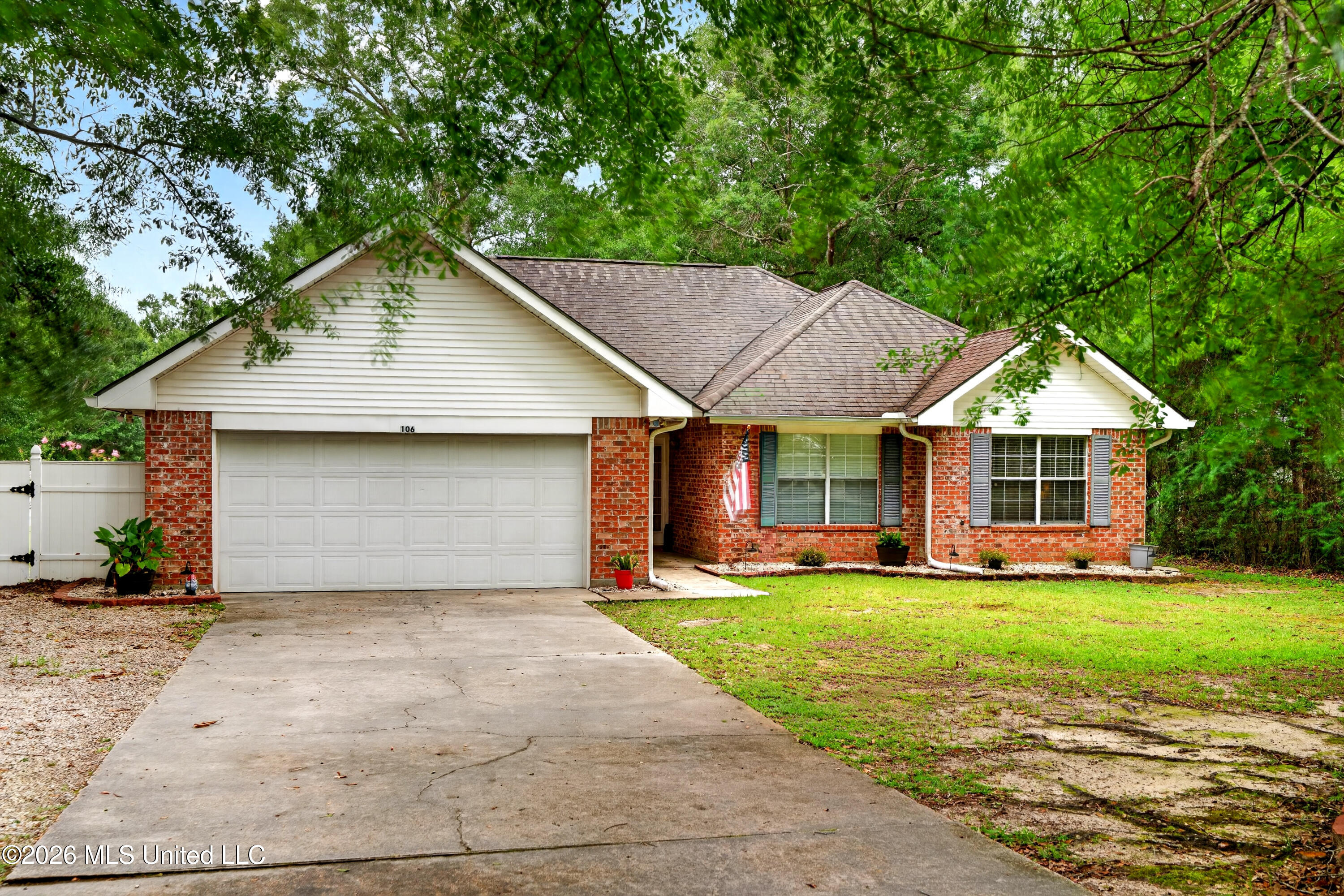 106 Sherwood Drive Property Photo 1
