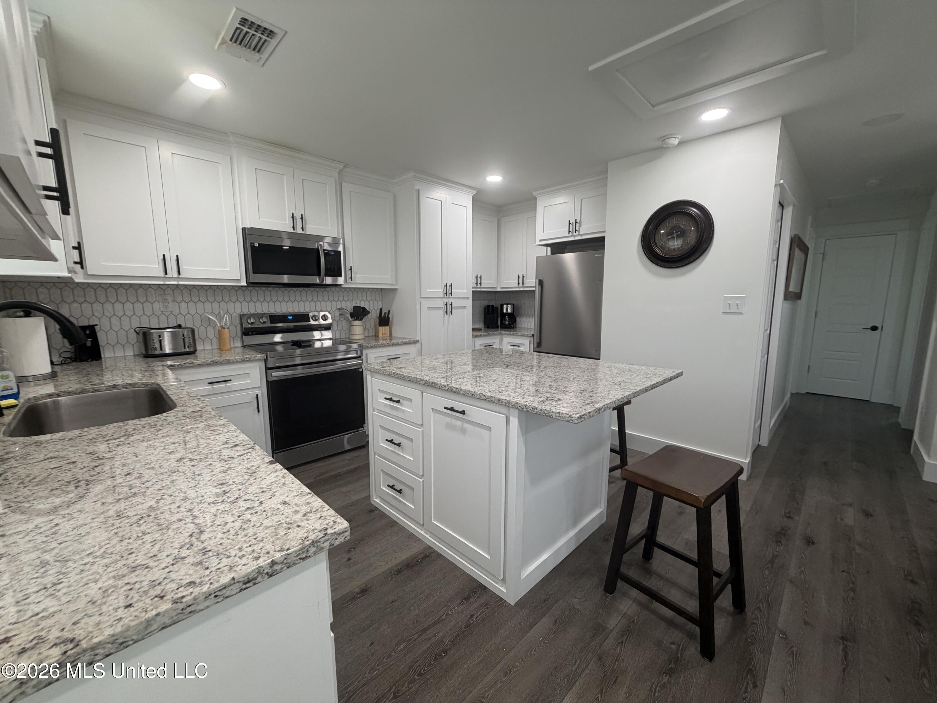 4060 Cardinal Street Property Photo 6