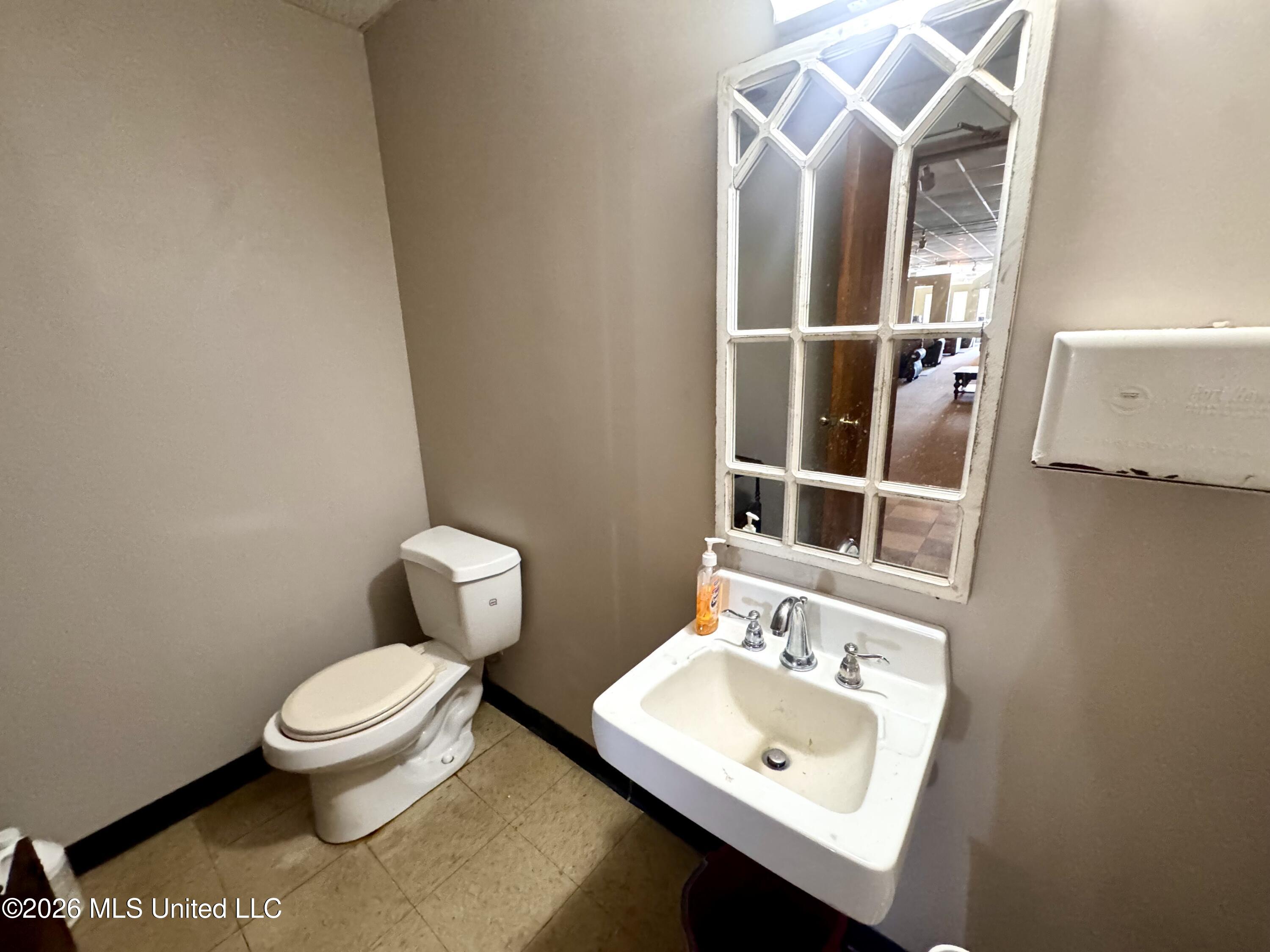 701 S State Street Property Photo 8