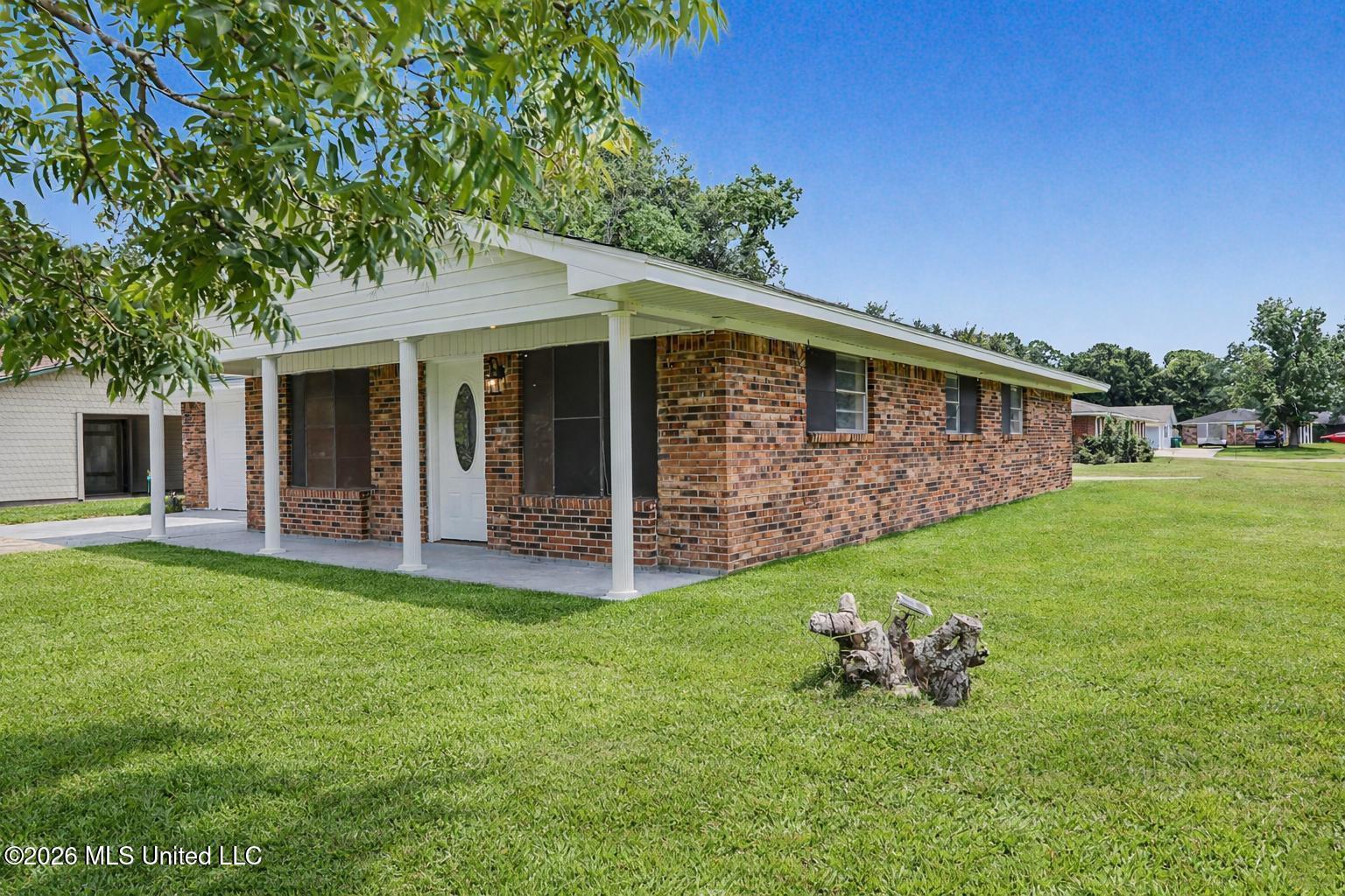 1 Oxford Drive Property Photo 2