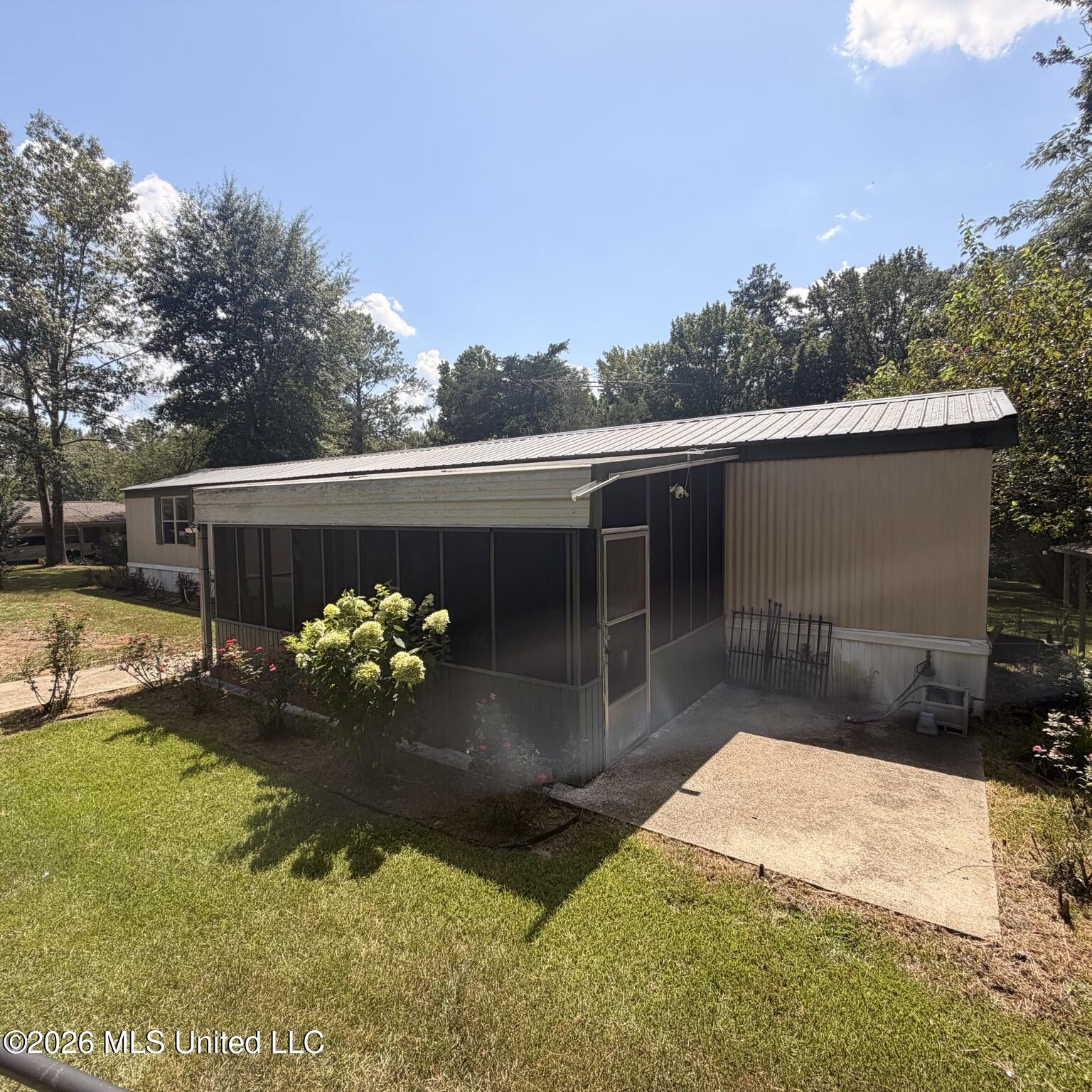 13 Douglas Circle Property Photo 2