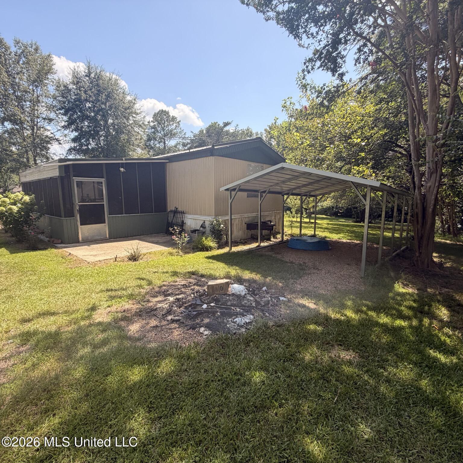 13 Douglas Circle Property Photo 3
