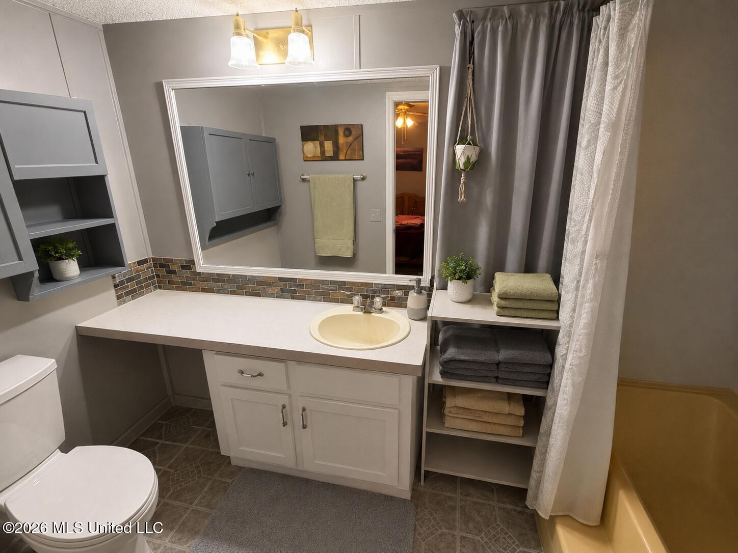 13 Douglas Circle Property Photo 12