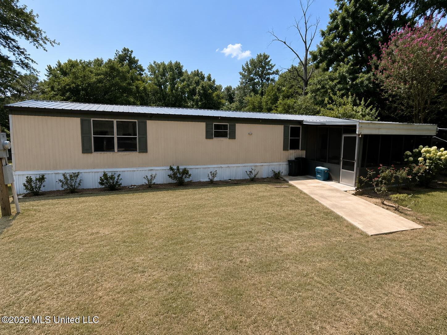 13 Douglas Circle Property Photo 18