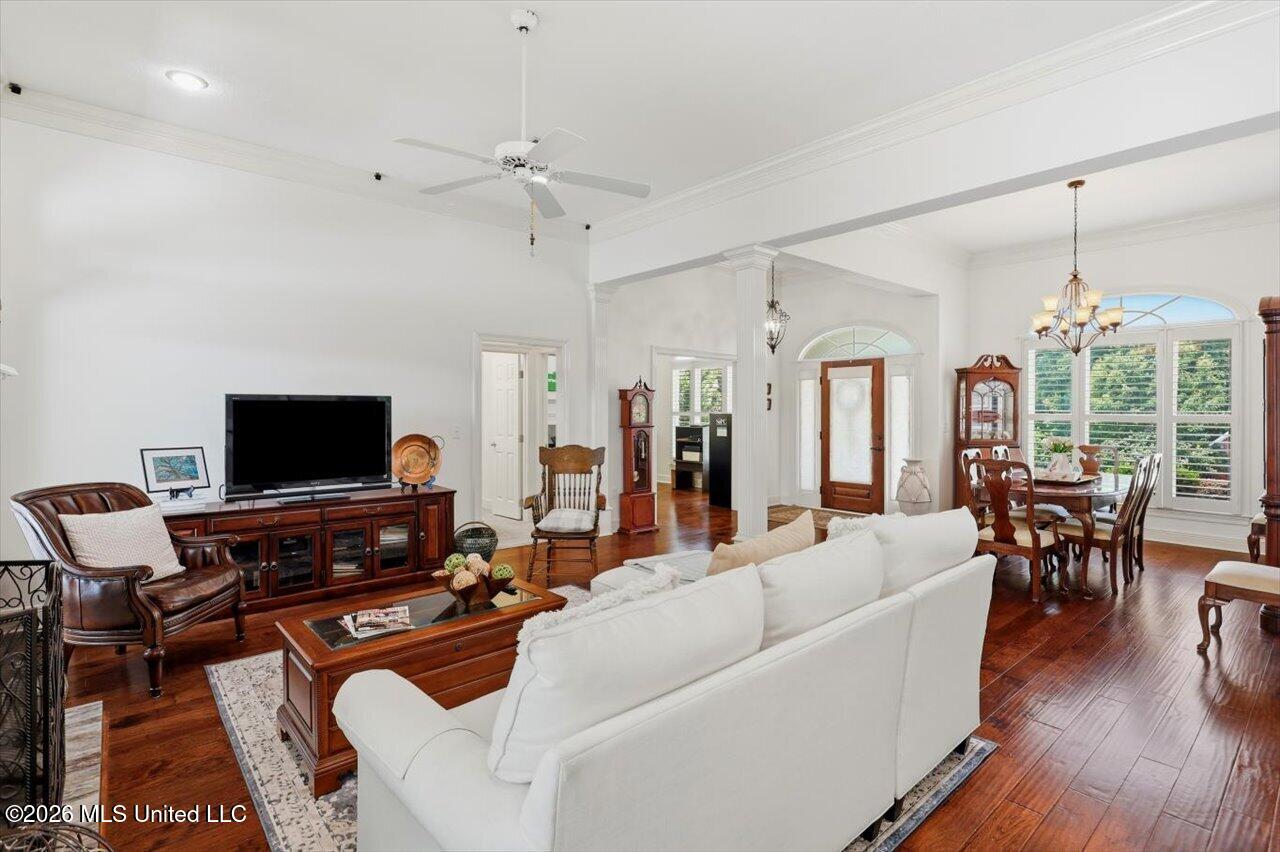 118 Parkside Drive Property Photo 8