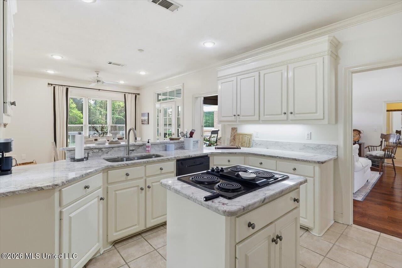118 Parkside Drive Property Photo 12