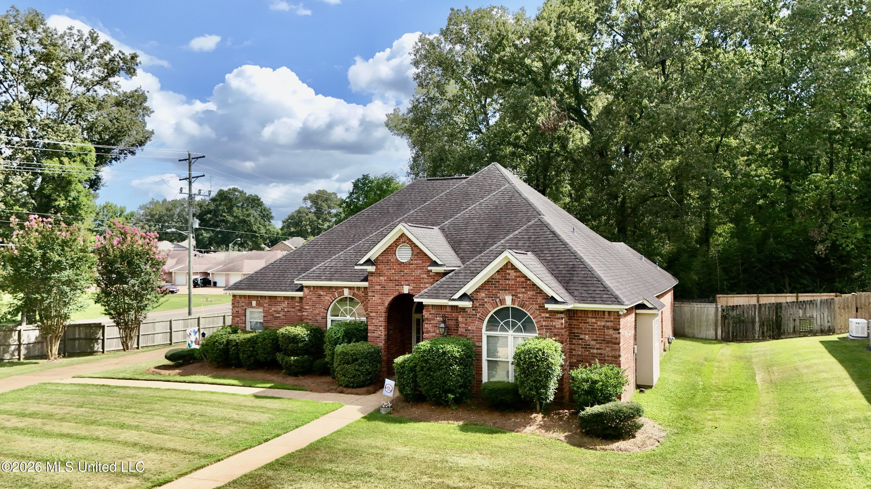 100 Trace Ridge Drive Property Photo 5