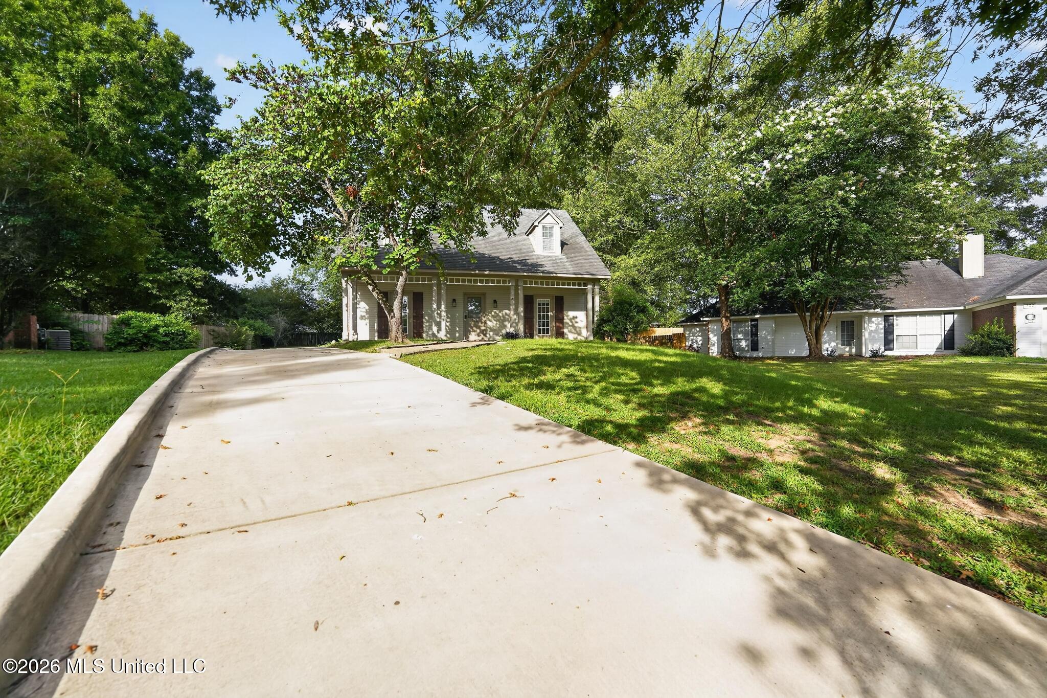 326 Crestview Drive Property Photo 2