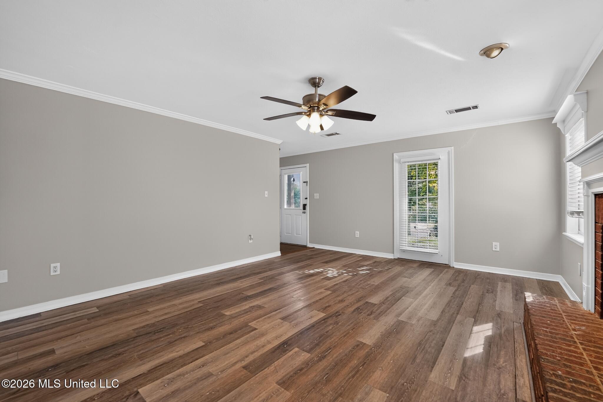 326 Crestview Drive Property Photo 4