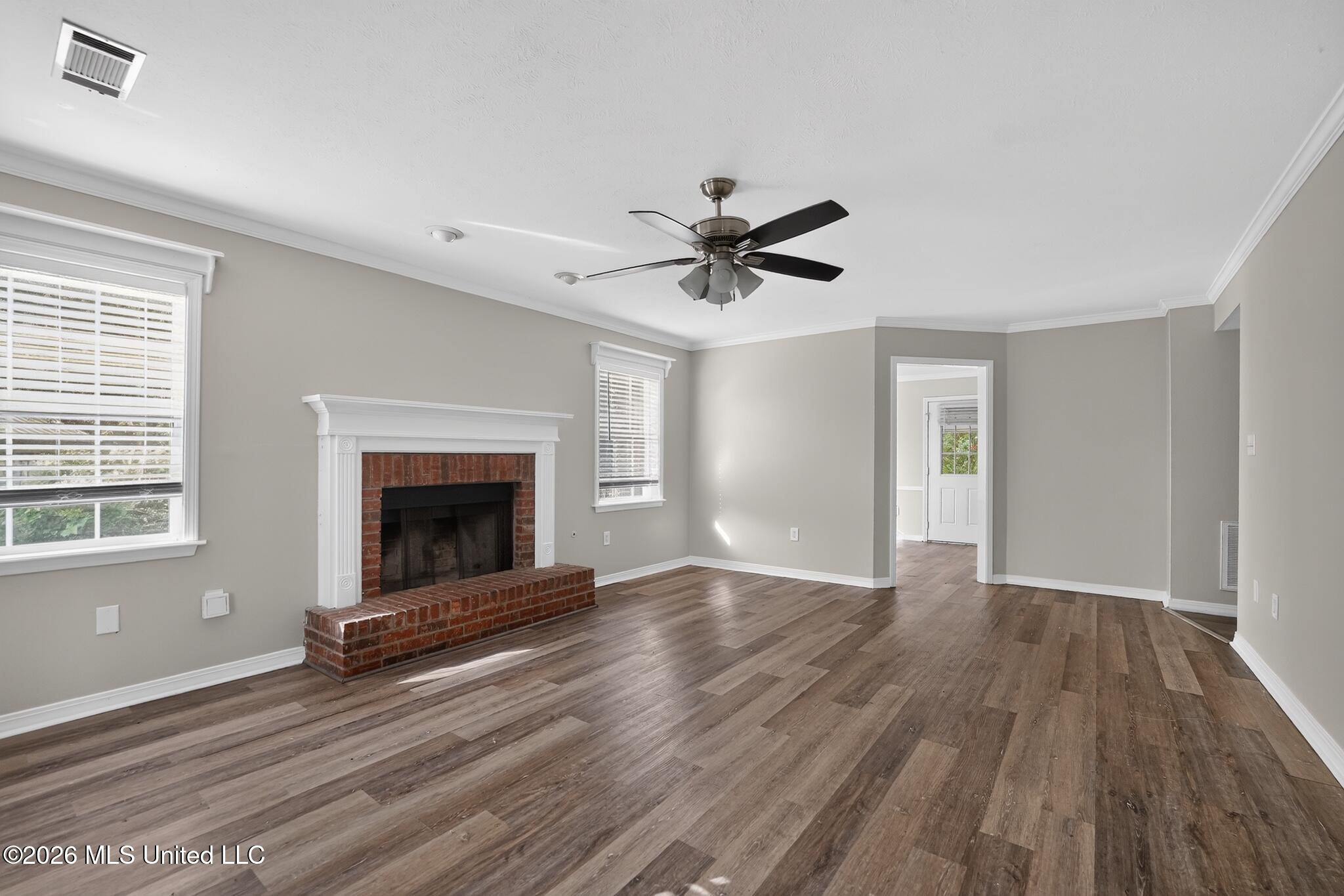 326 Crestview Drive Property Photo 6