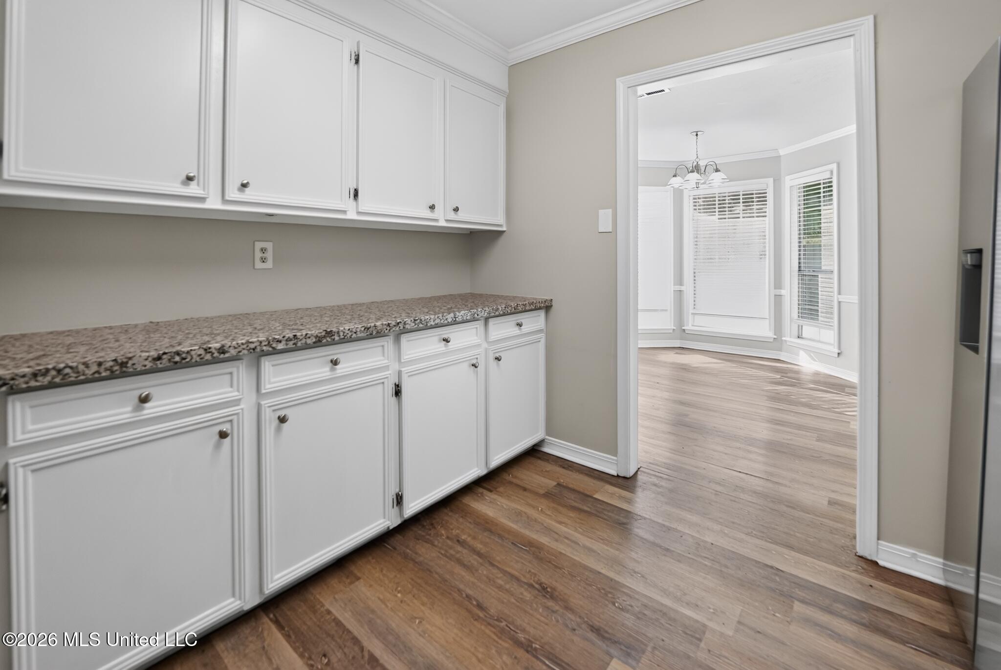326 Crestview Drive Property Photo 7