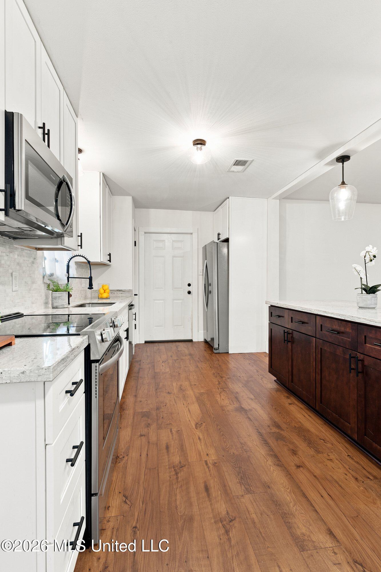 8715 Pine Ridge Boulevard Property Photo 8