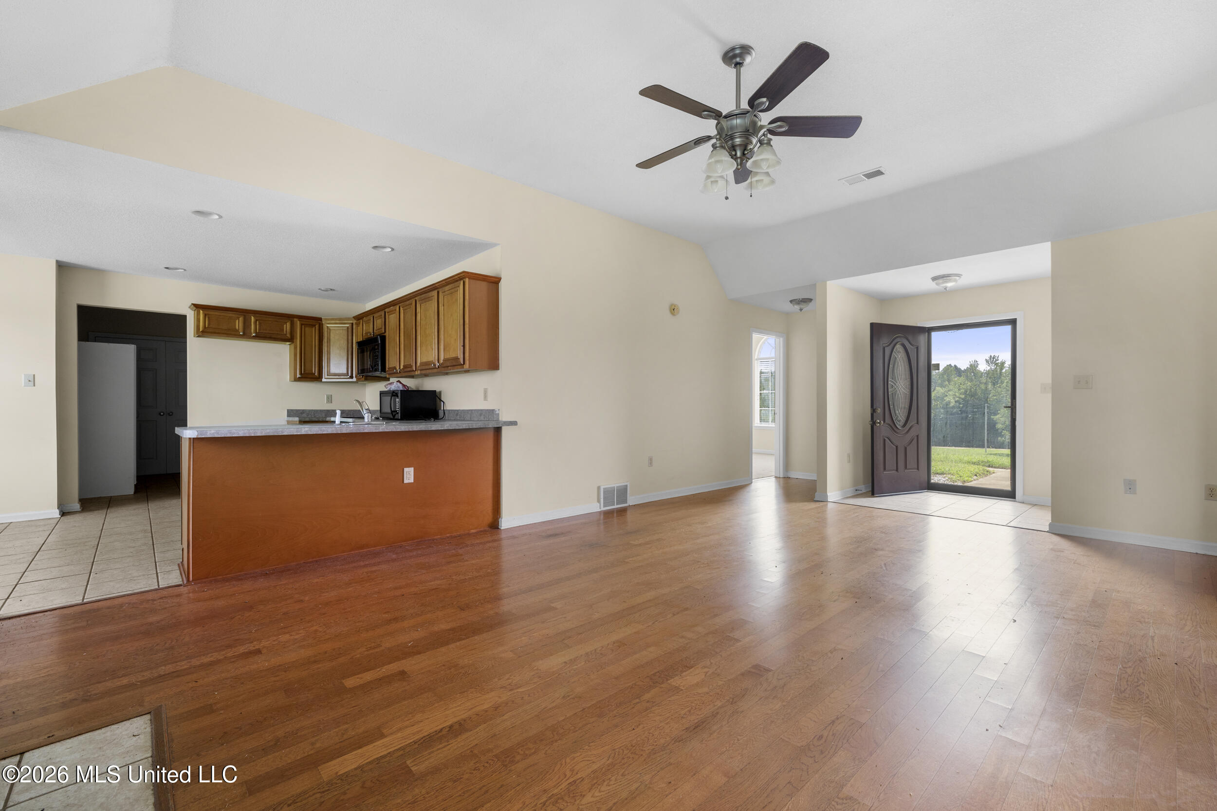 1459 N Red Banks Road Property Photo 4