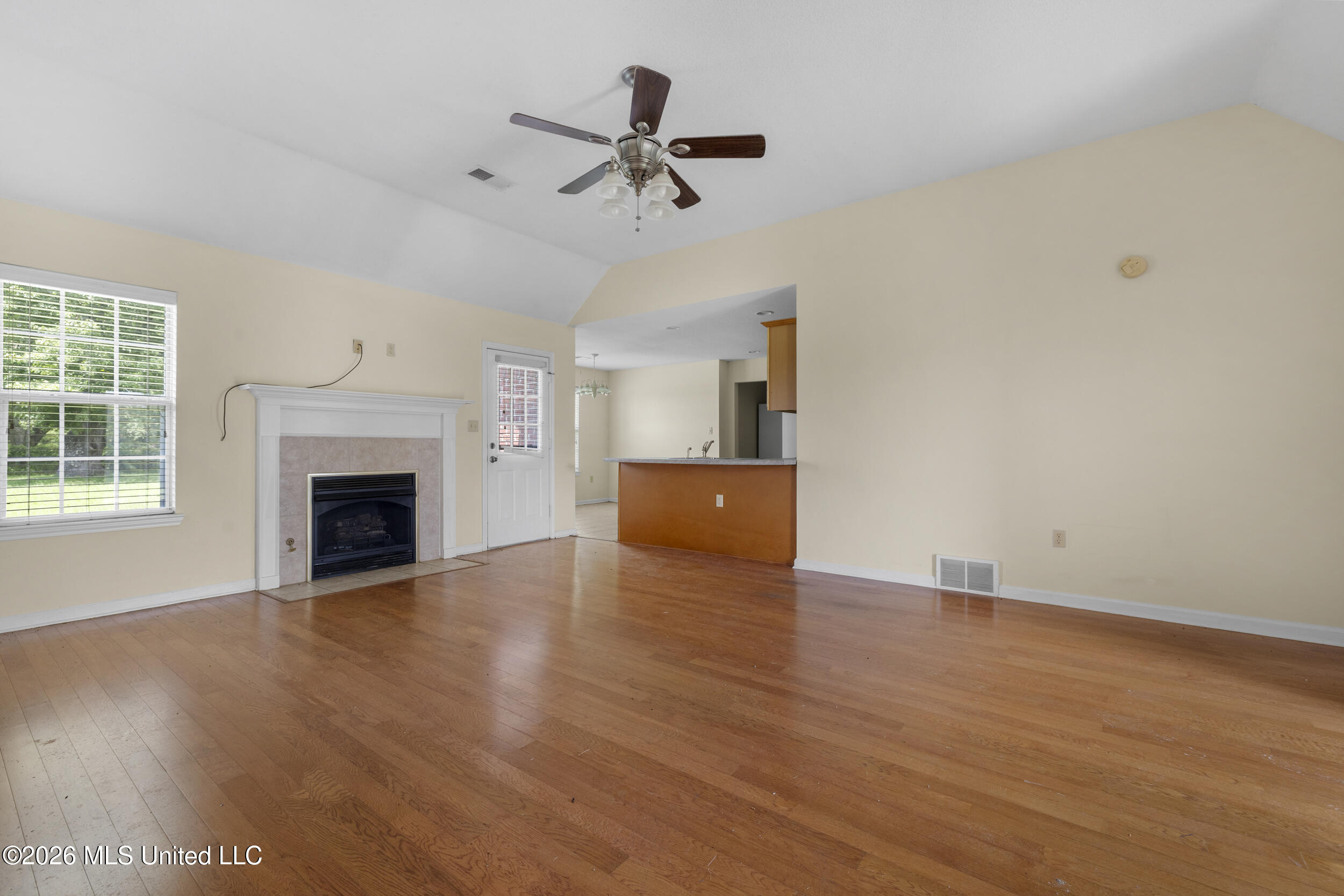 1459 N Red Banks Road Property Photo 5