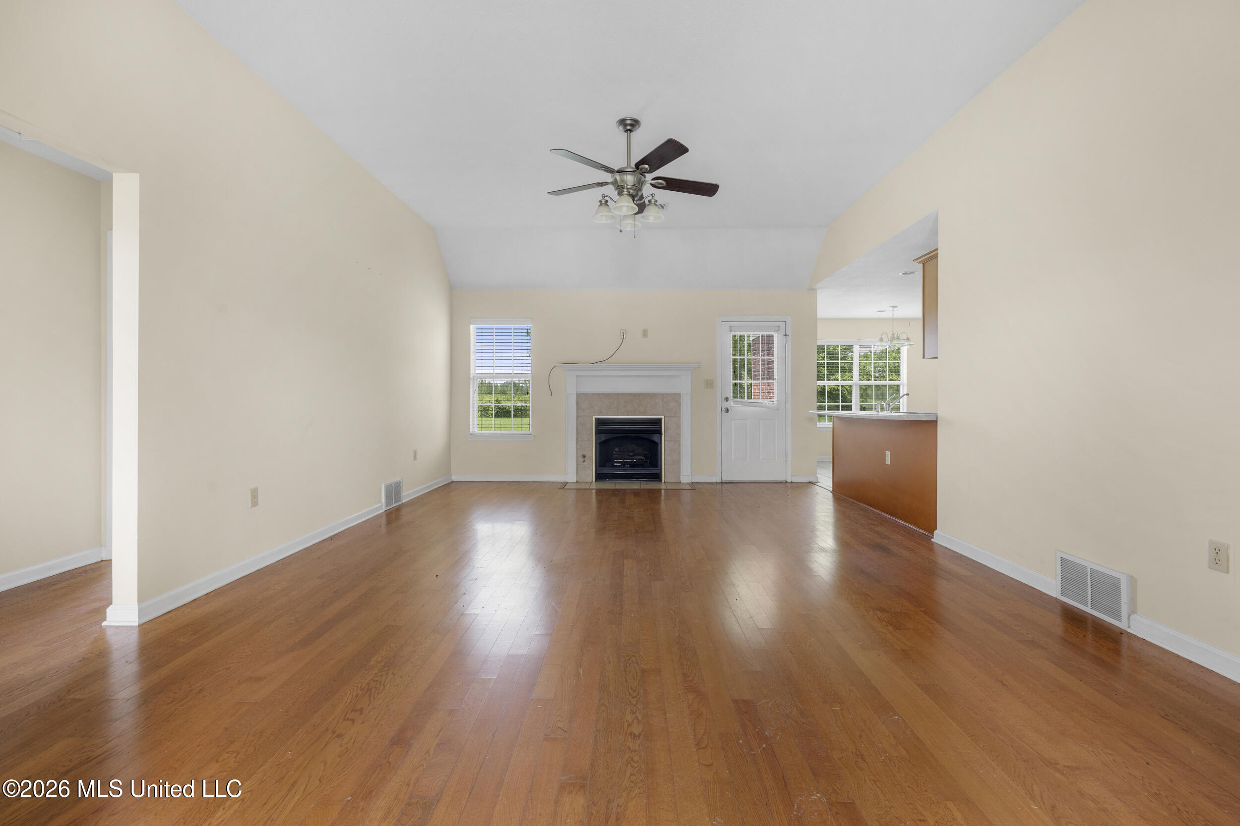 1459 N Red Banks Road Property Photo 6
