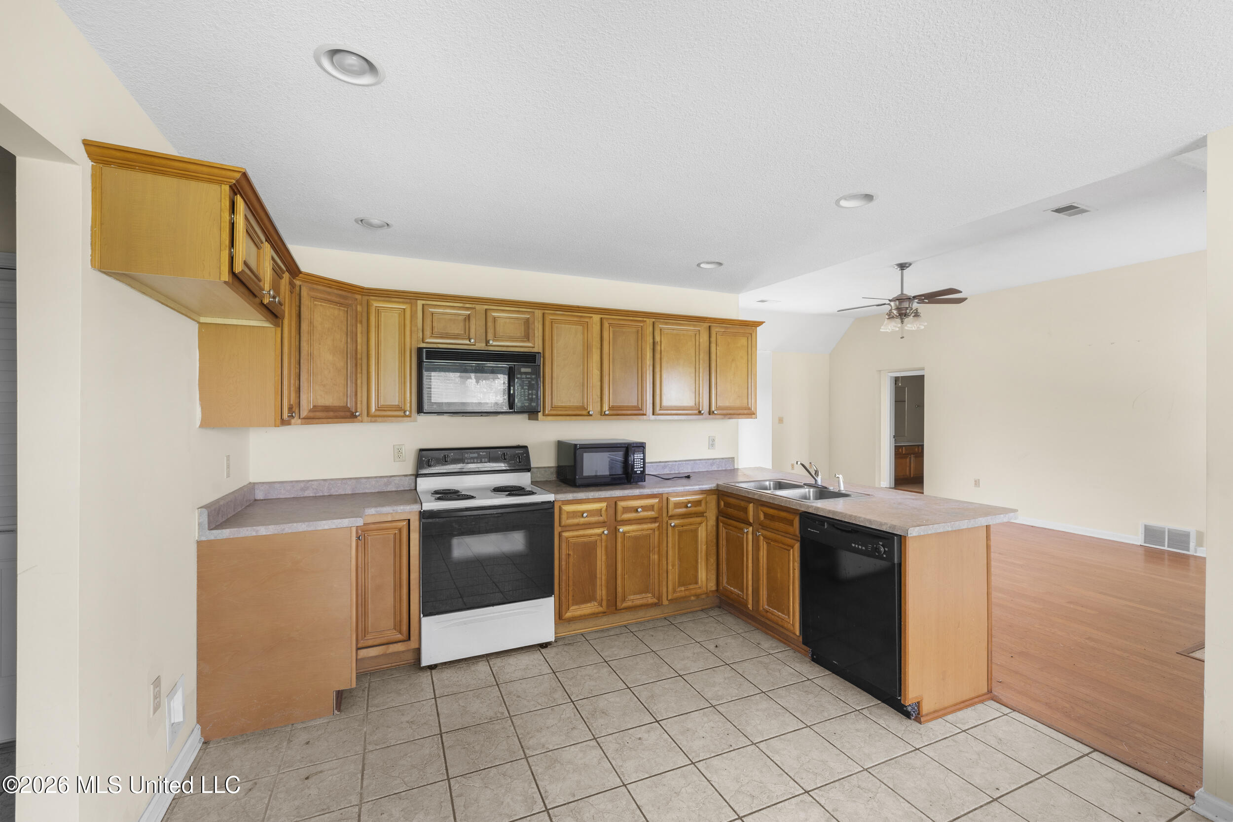 1459 N Red Banks Road Property Photo 7