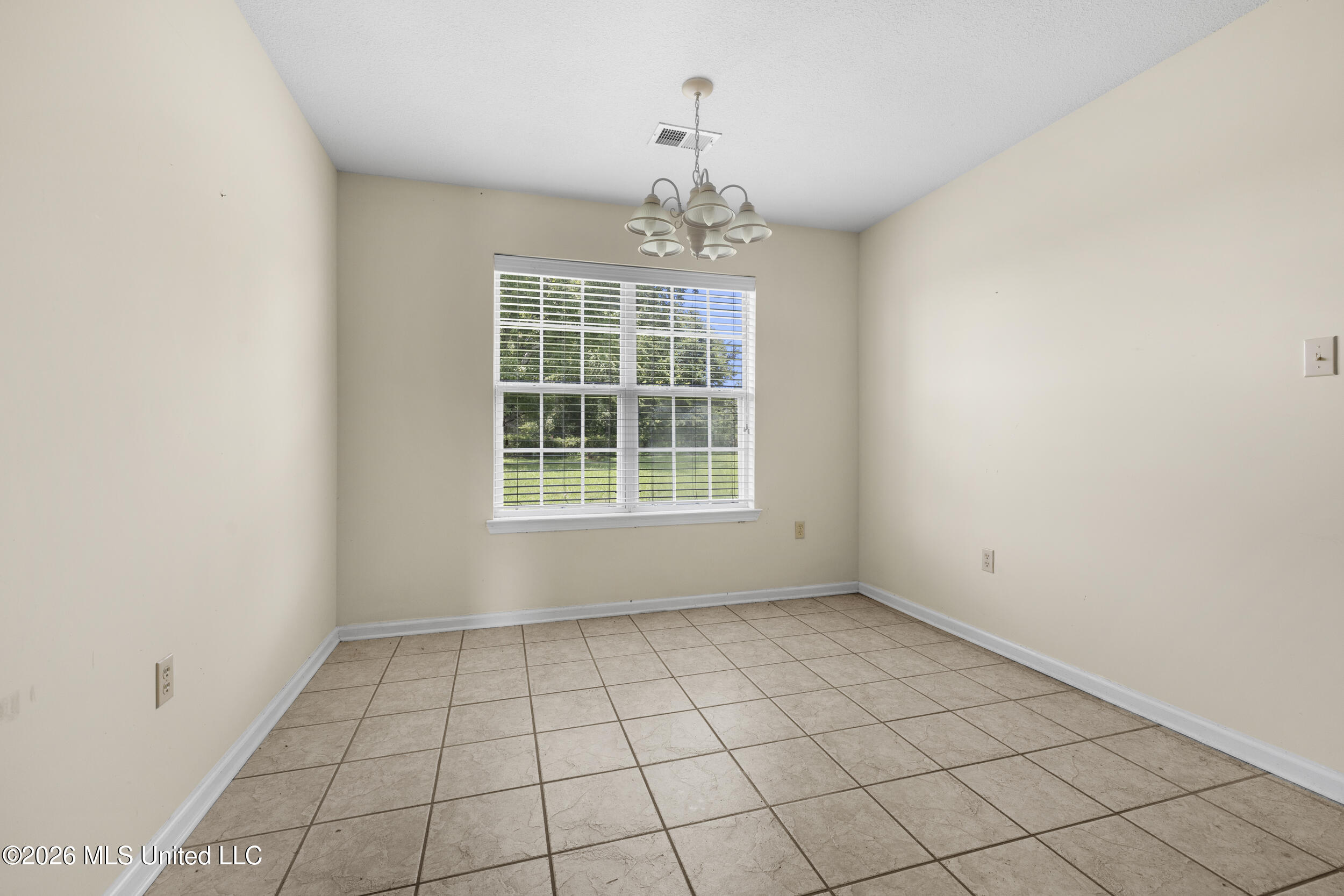 1459 N Red Banks Road Property Photo 9