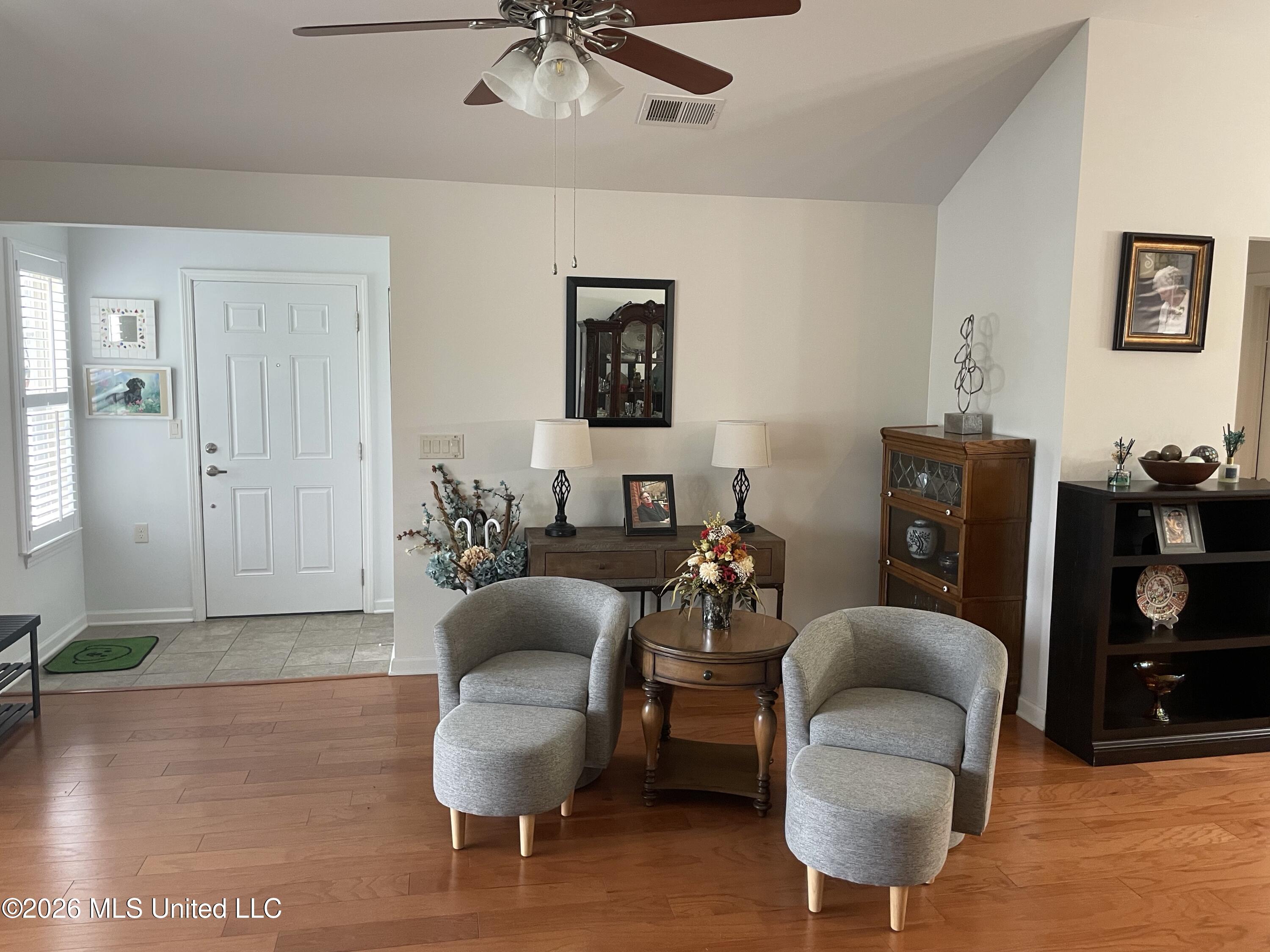 8673 Parkview Oaks Circle Property Photo 6