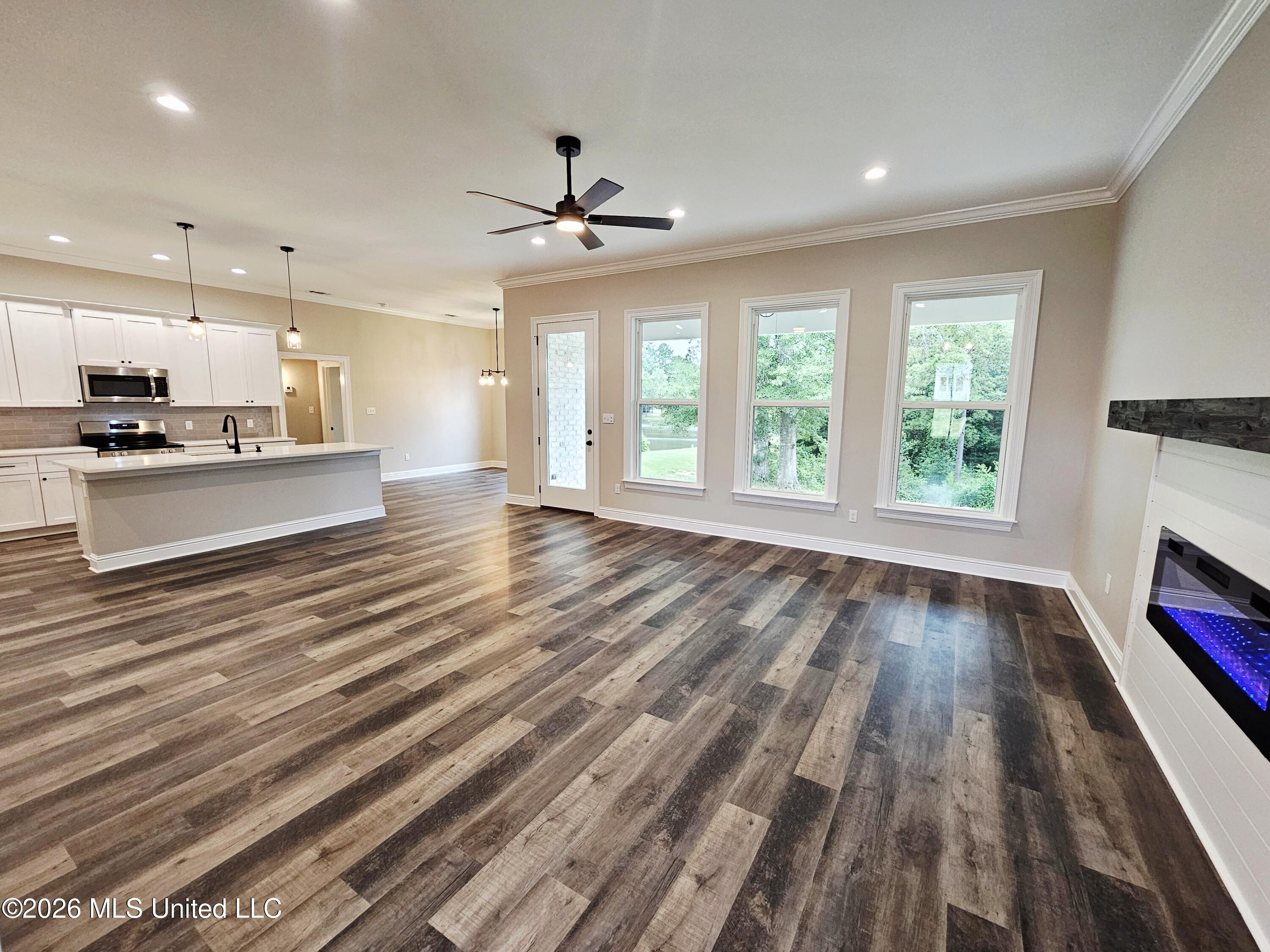 47 Knoll Creek Drive Property Photo 6