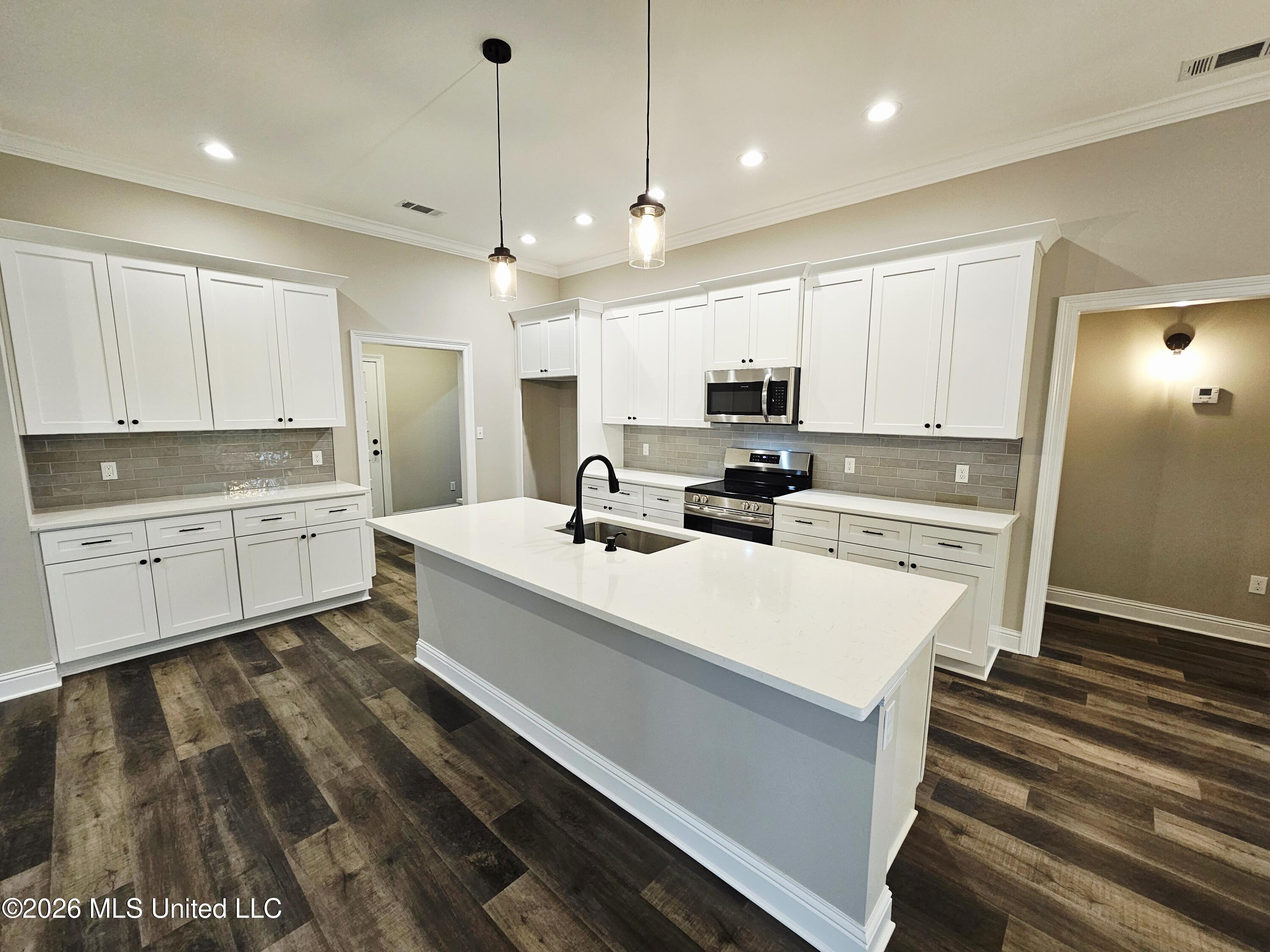 47 Knoll Creek Drive Property Photo 11