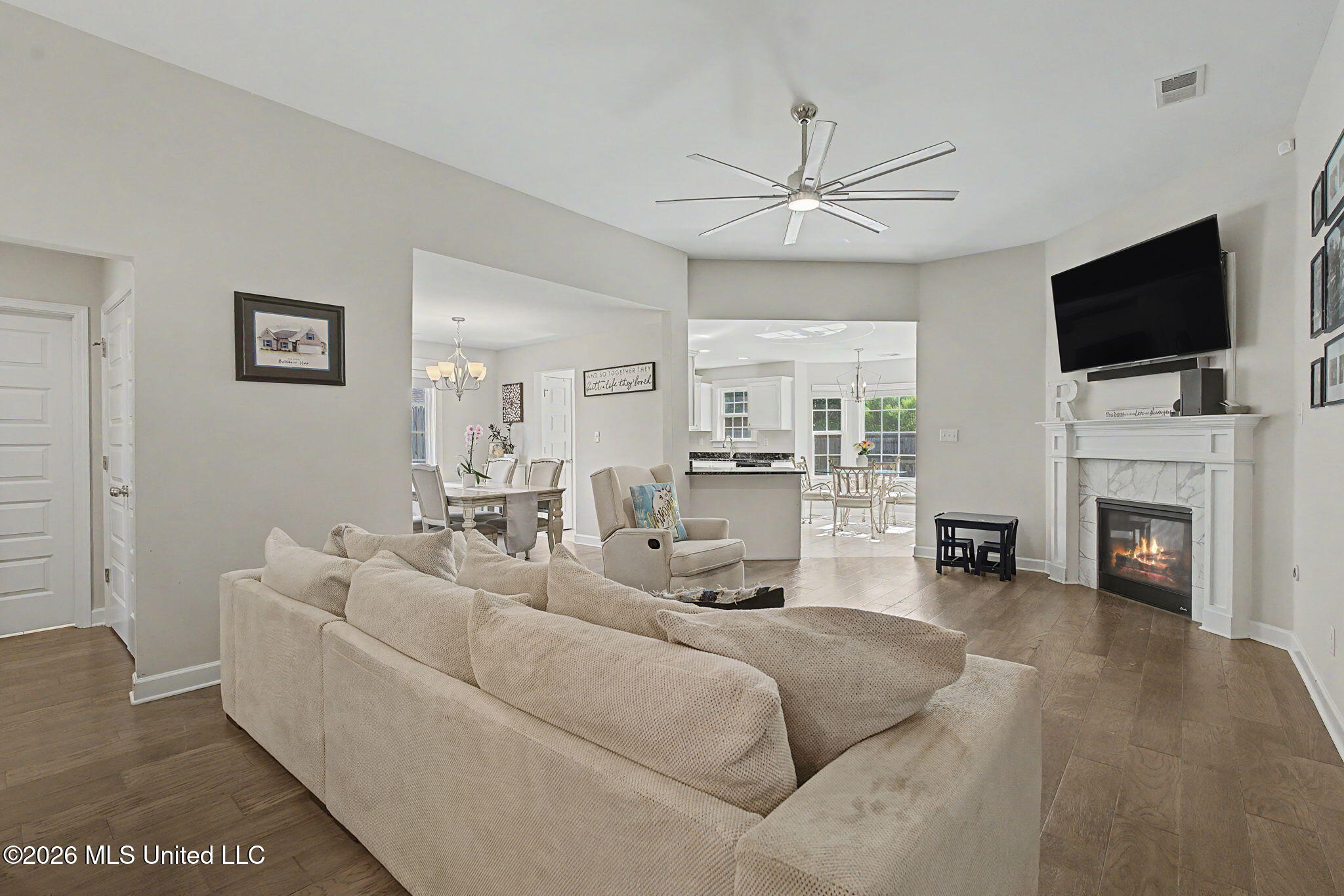 3041 Bryant Street Property Photo 5