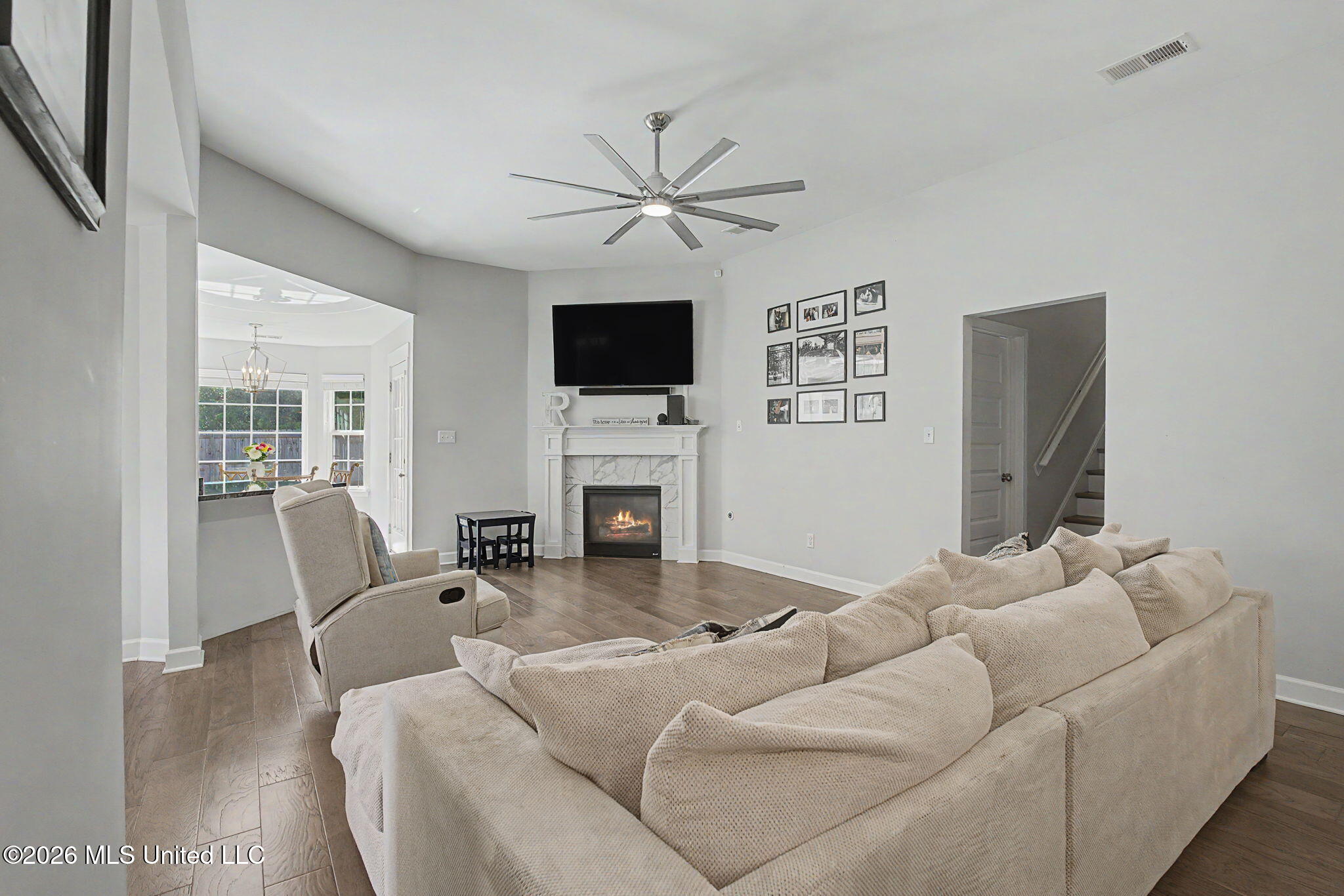 3041 Bryant Street Property Photo 6