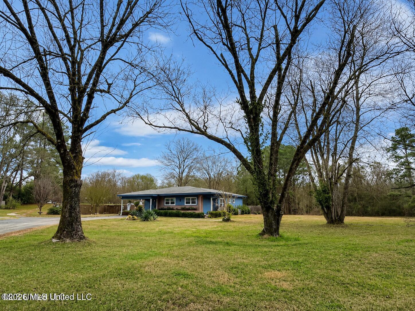 401 Carpenter Street Property Photo 1