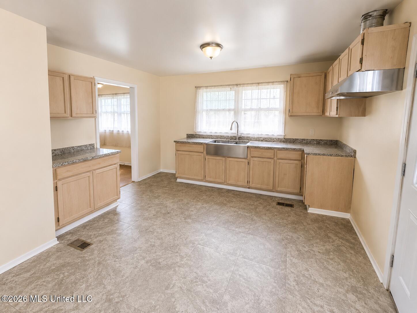 401 Carpenter Street Property Photo 6