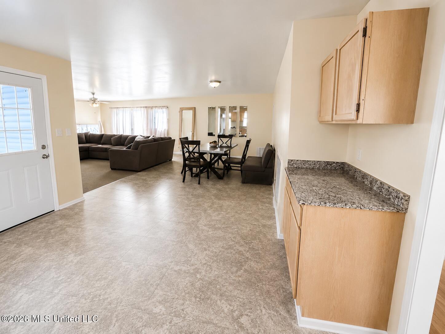 401 Carpenter Street Property Photo 7