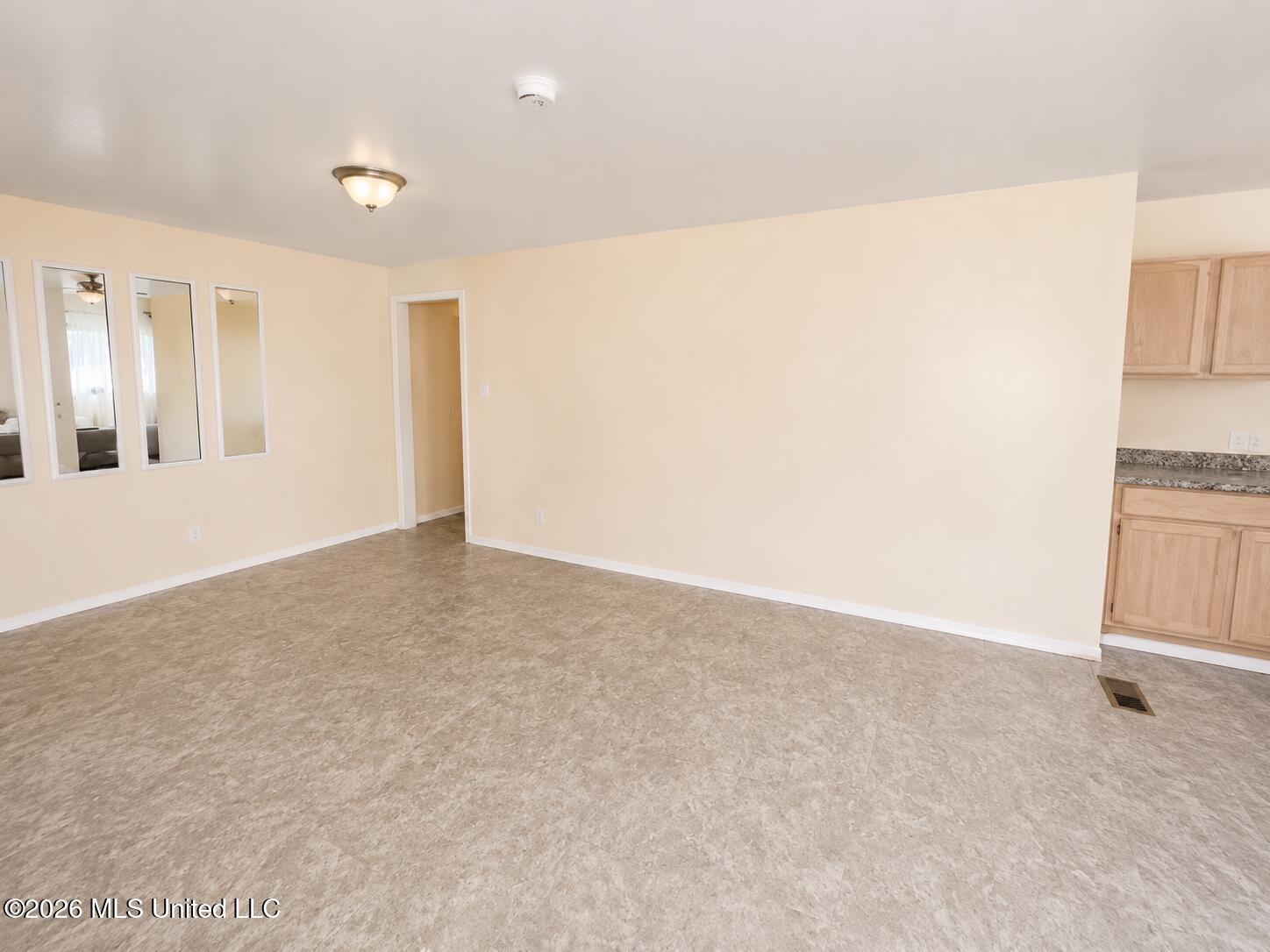 401 Carpenter Street Property Photo 8