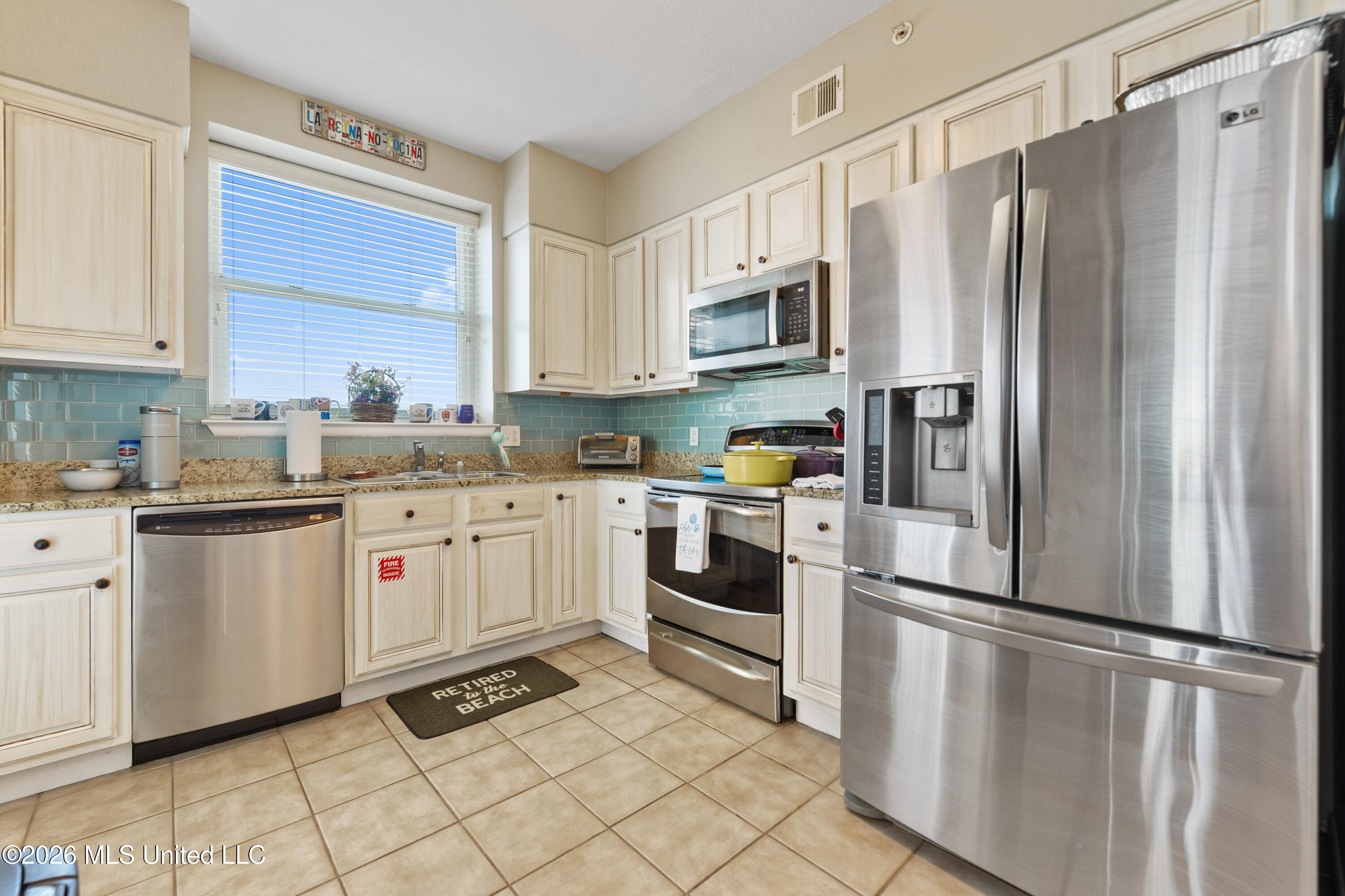 2230 Beach Drive Property Photo 6