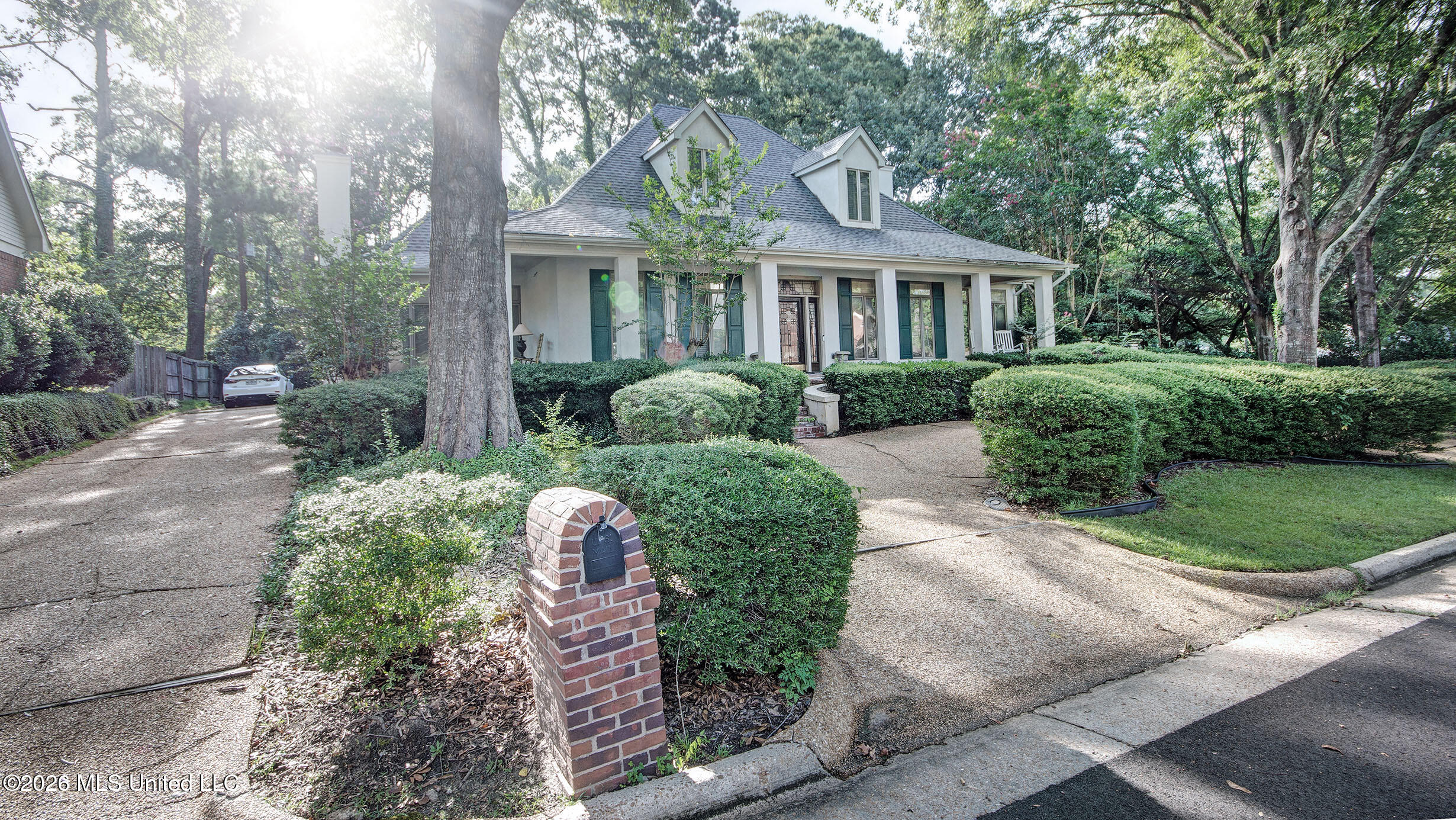1 Pond Side Drive Property Photo 2