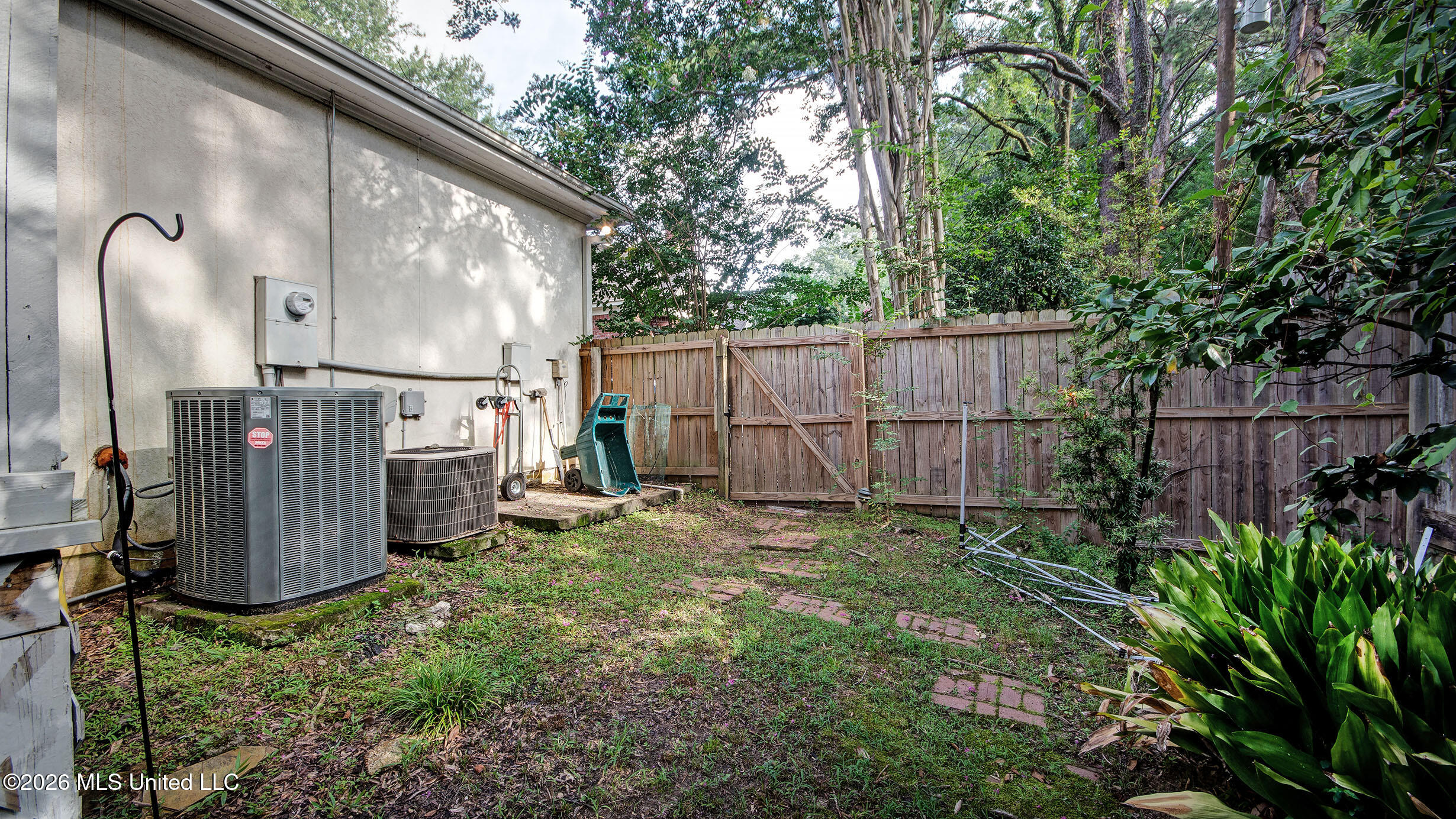 1 Pond Side Drive Property Photo 12