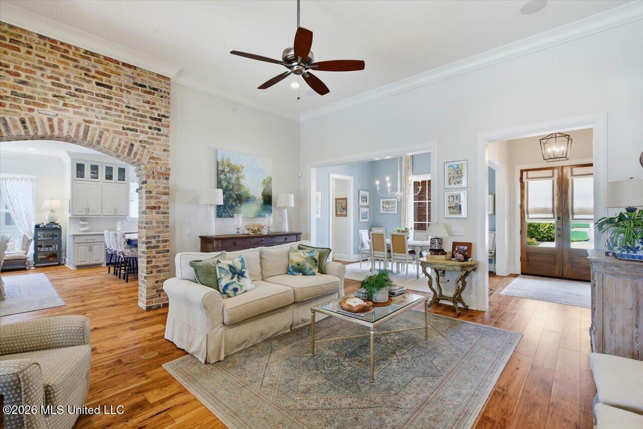 304 Colony Court Property Photo 8