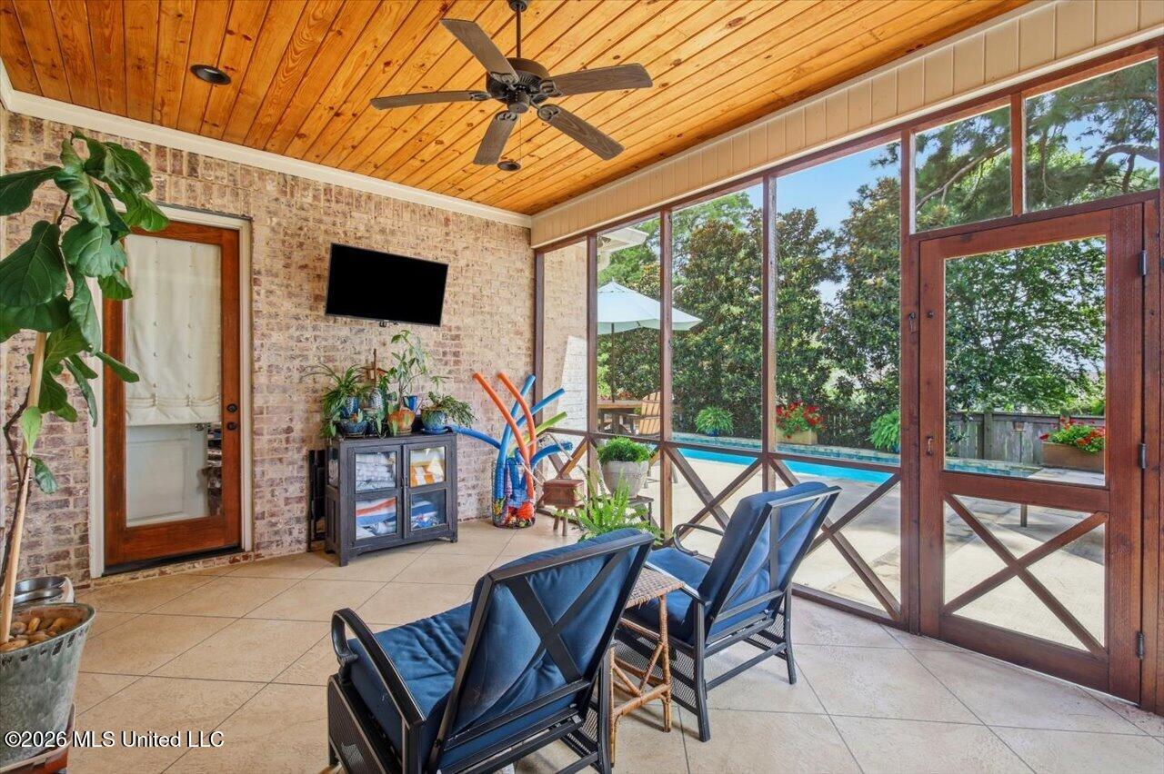 304 Colony Court Property Photo 27