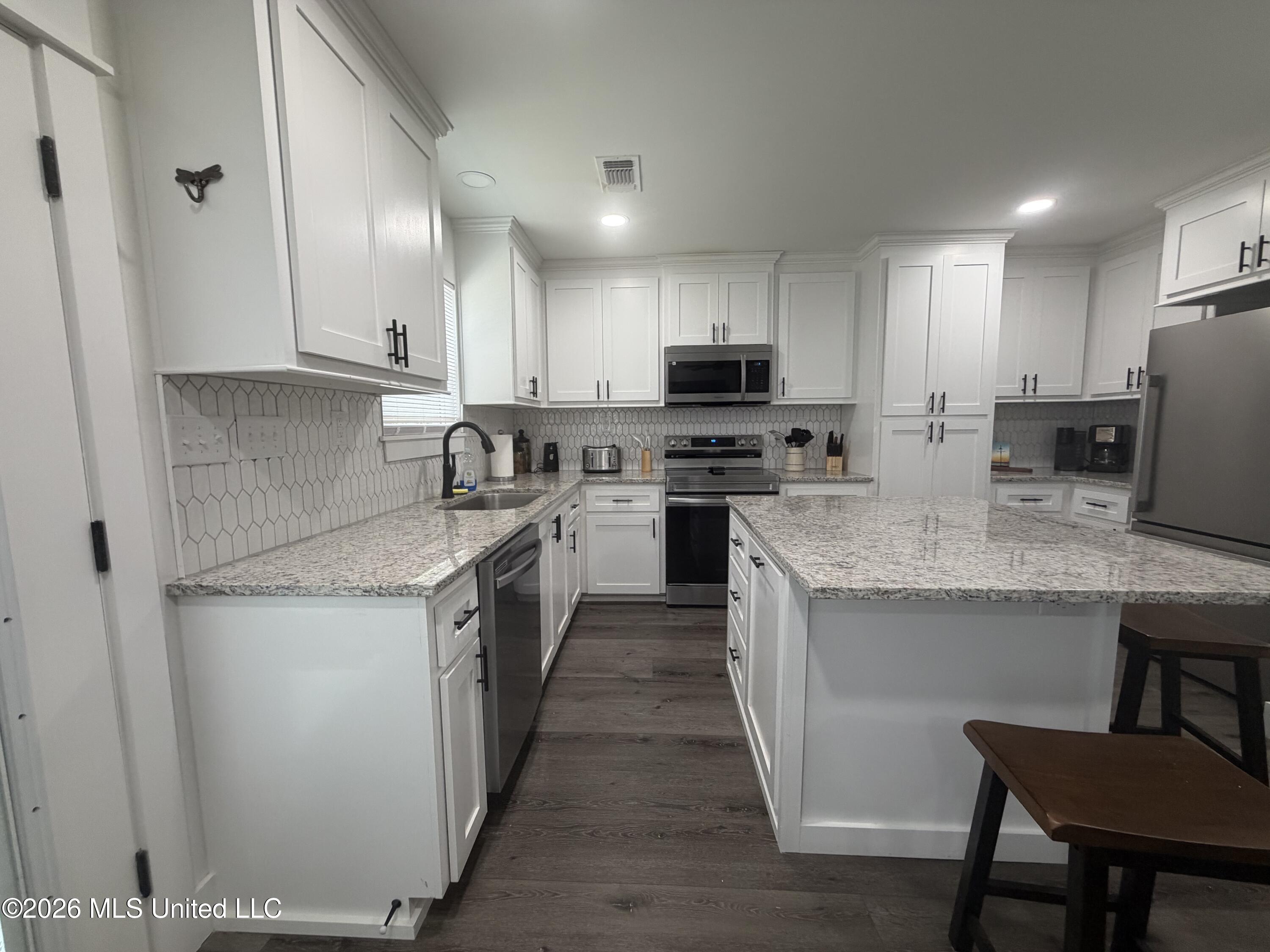 4060 Cardinal Street Property Photo 5