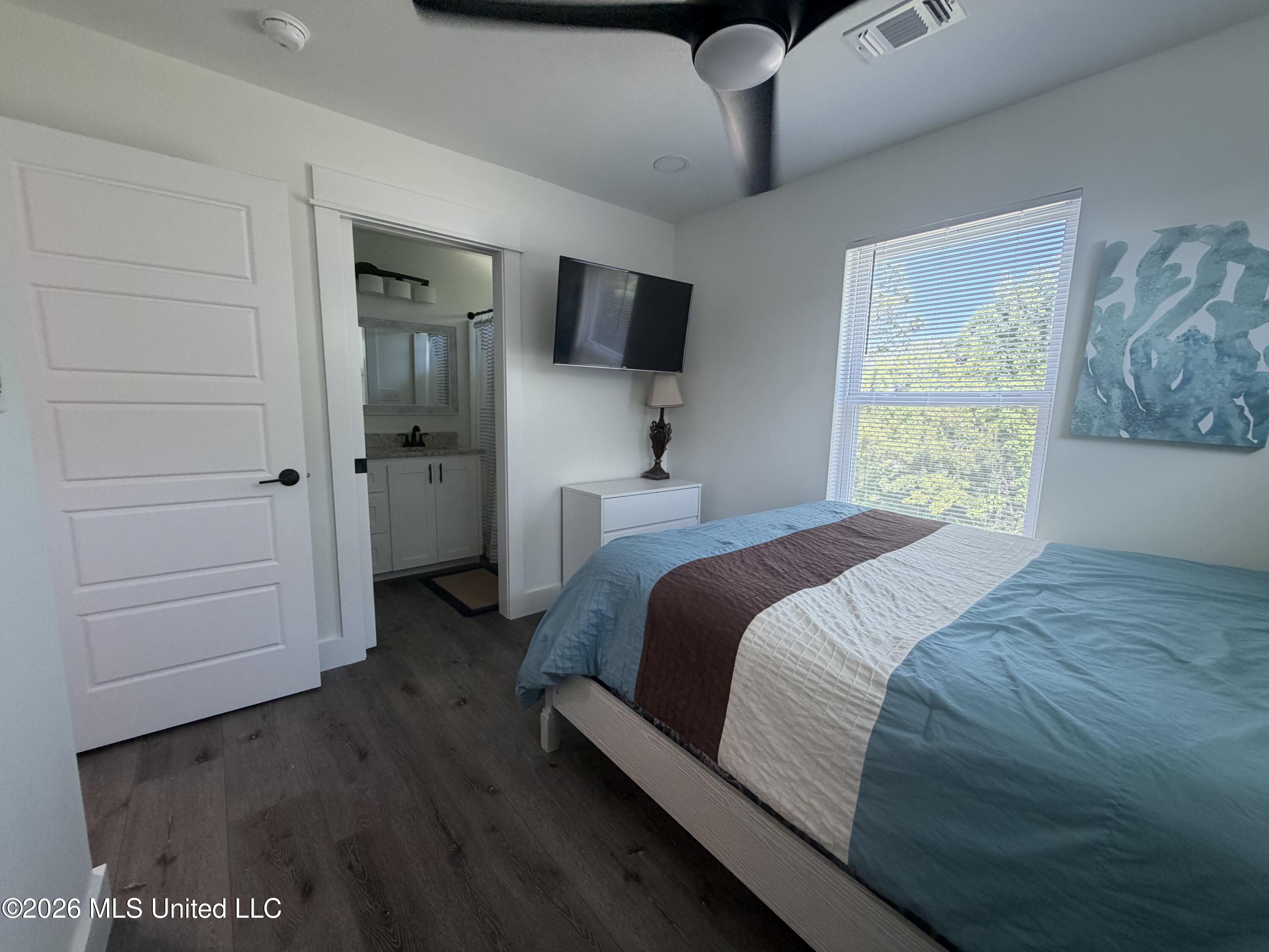 4060 Cardinal Street Property Photo 17
