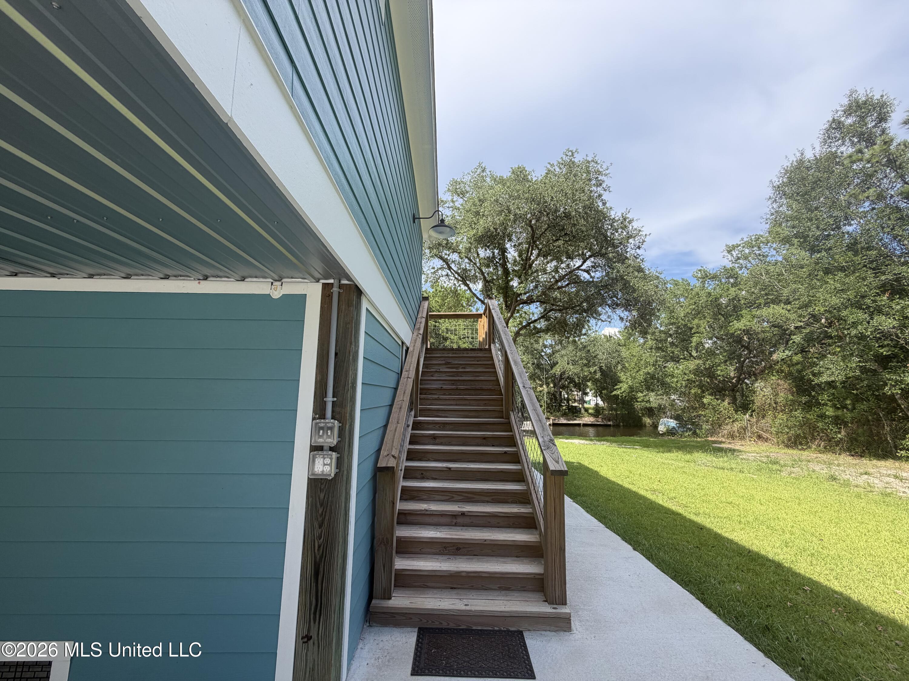 4060 Cardinal Street Property Photo 20