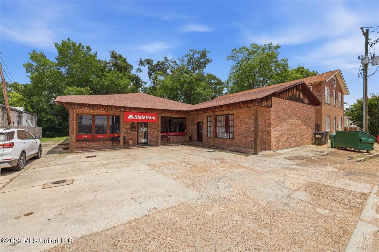 148 W Green Street Property Photo 2
