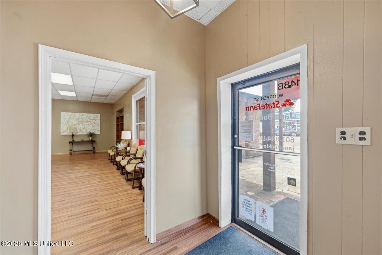 148 W Green Street Property Photo 7