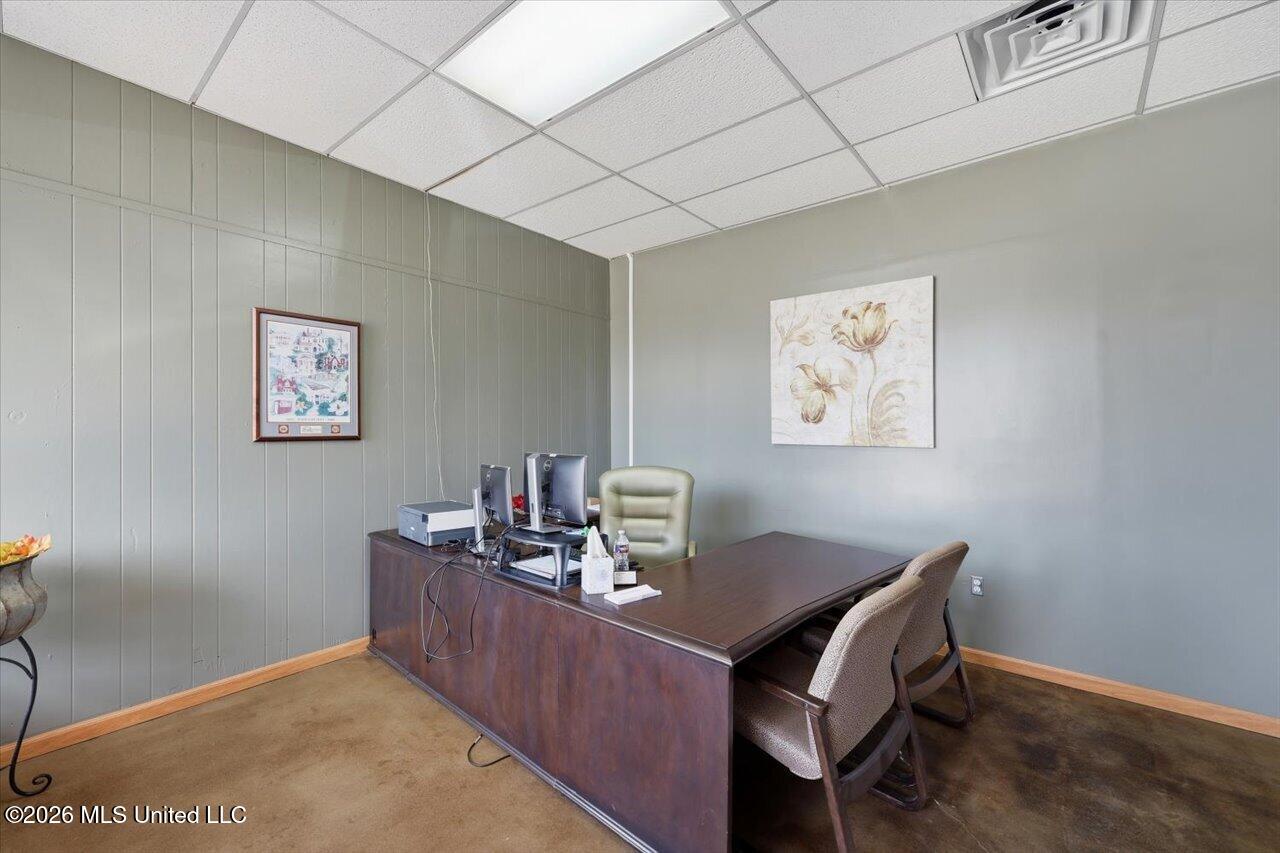 148 W Green Street Property Photo 8