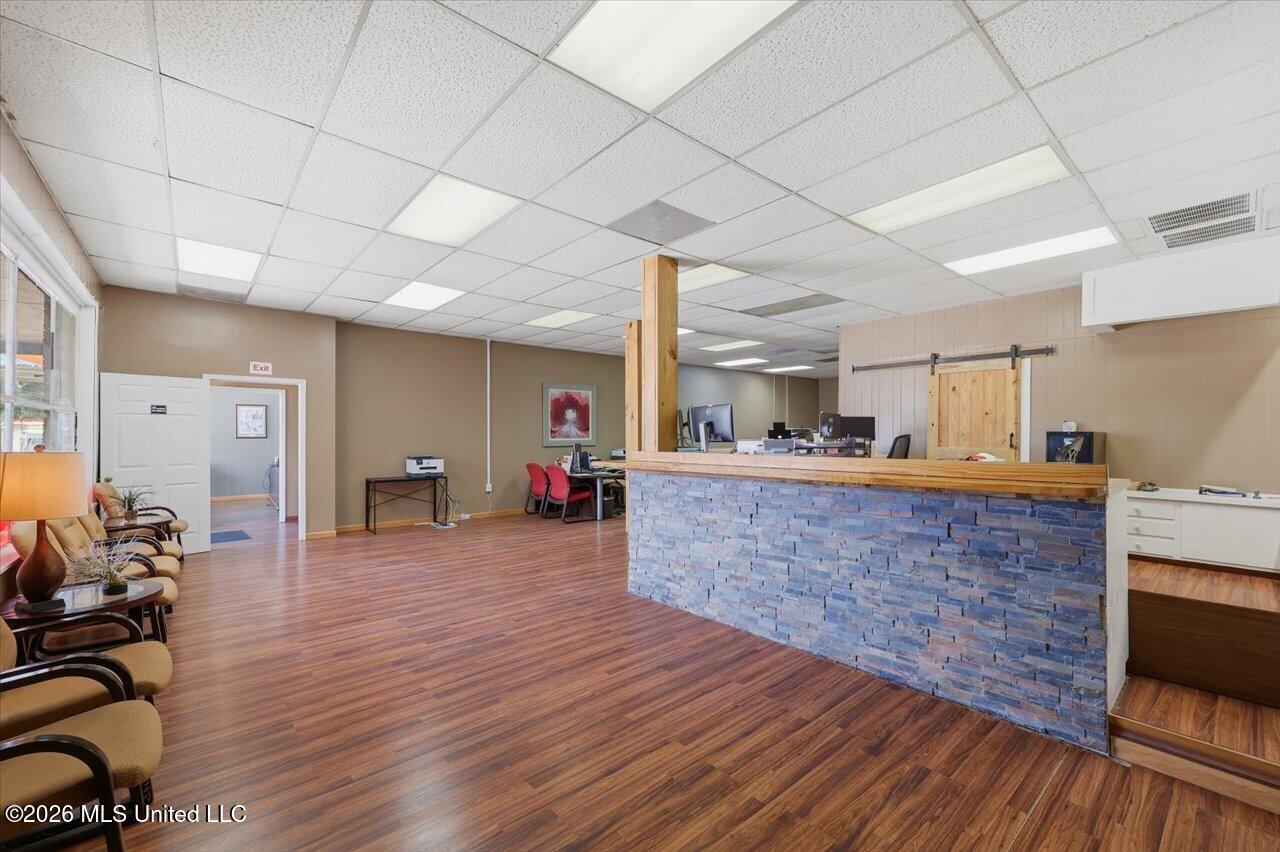 148 W Green Street Property Photo 18