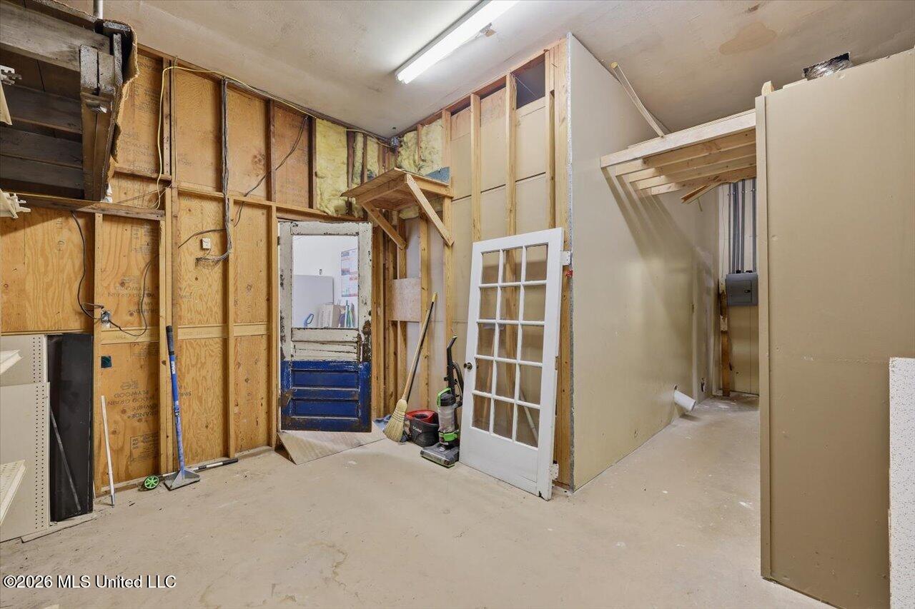 148 W Green Street Property Photo 27