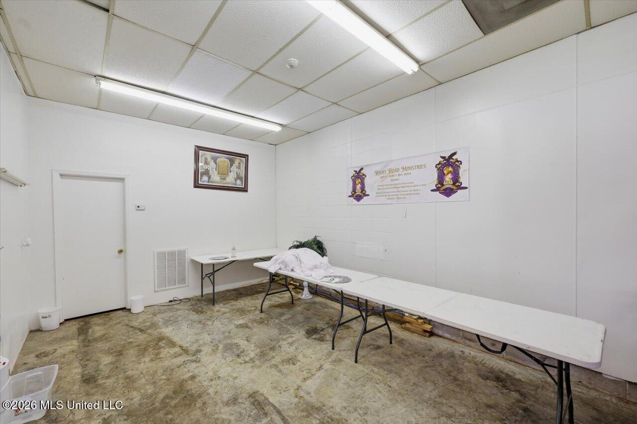 148 W Green Street Property Photo 39