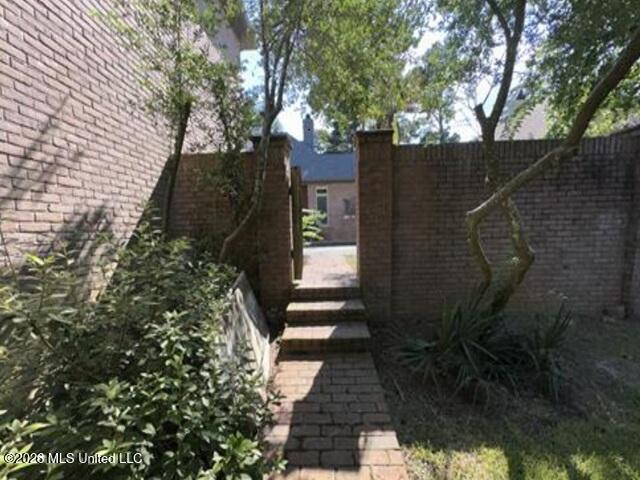 523 Heatherstone Court Property Photo 2