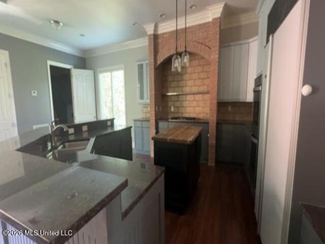 523 Heatherstone Court Property Photo 4