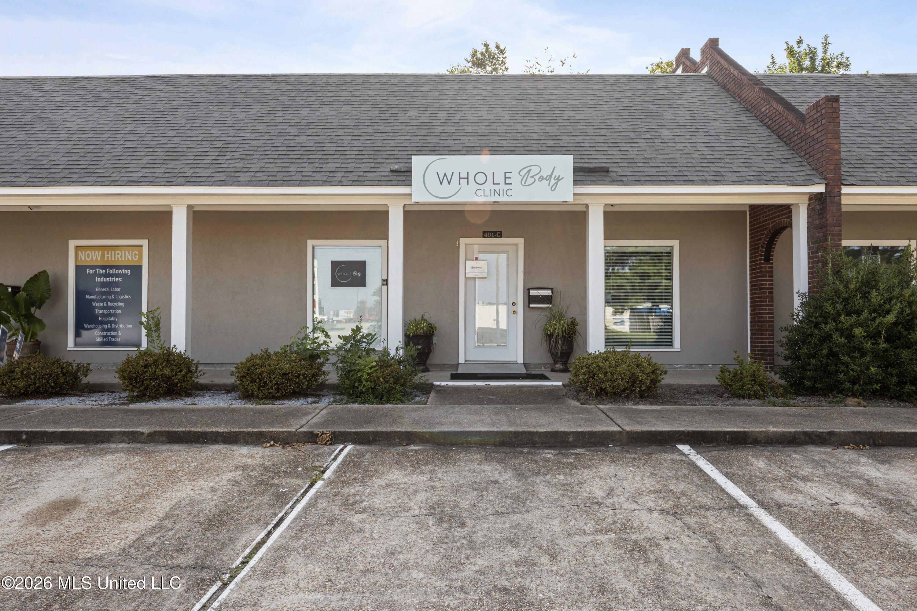 401 Cross Park Drive Property Photo 1