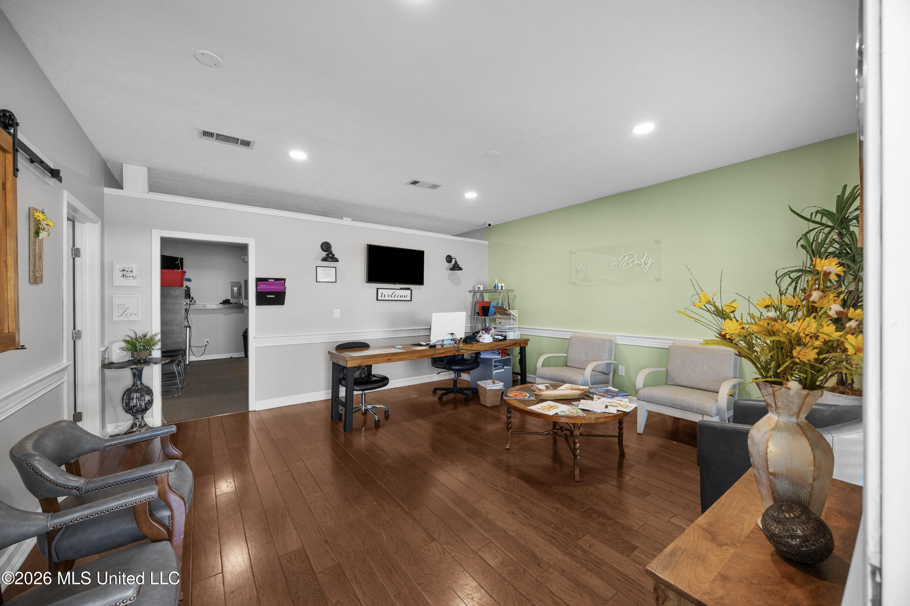 401 Cross Park Drive Property Photo 4