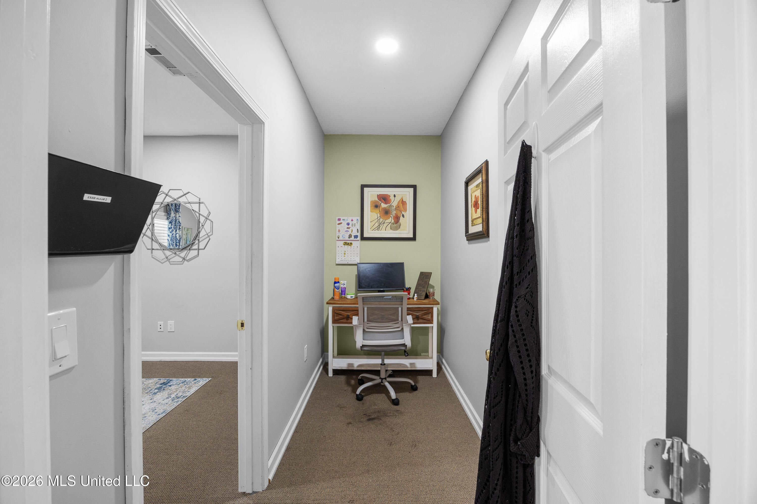 401 Cross Park Drive Property Photo 5