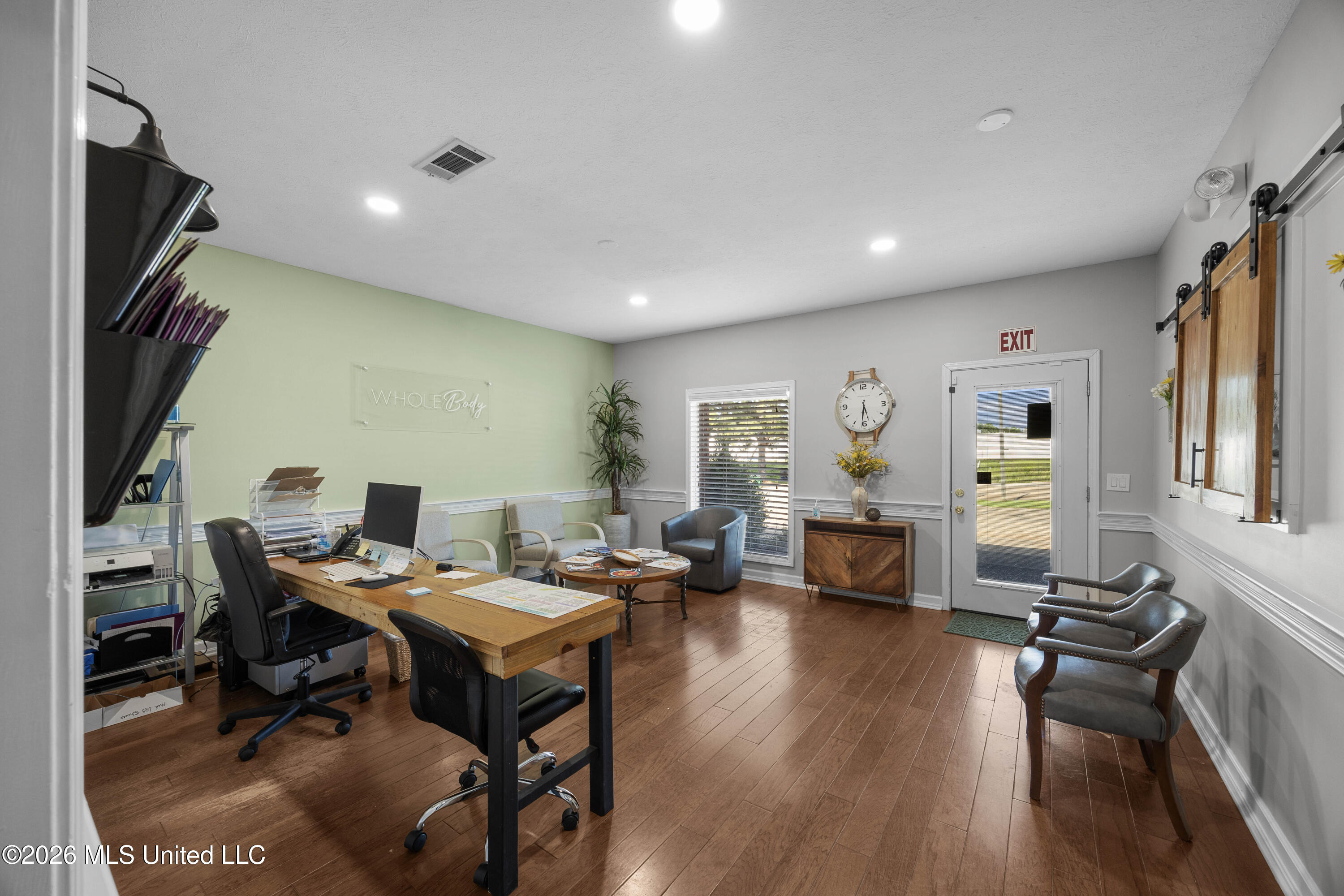 401 Cross Park Drive Property Photo 6